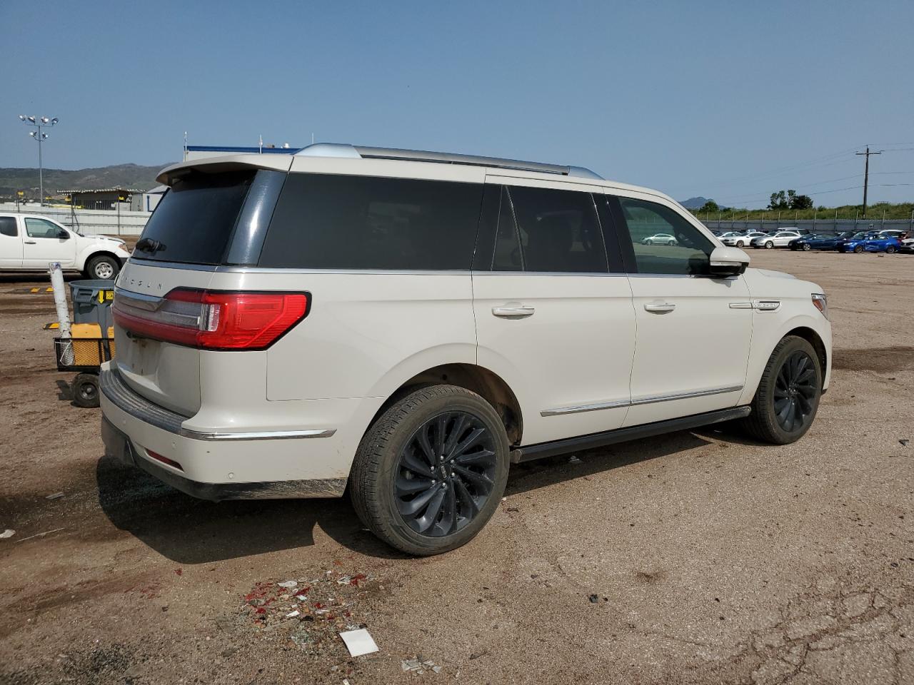 2020 Lincoln Navigator VIN 5LMJJ2LT0LEL04125 photo 3