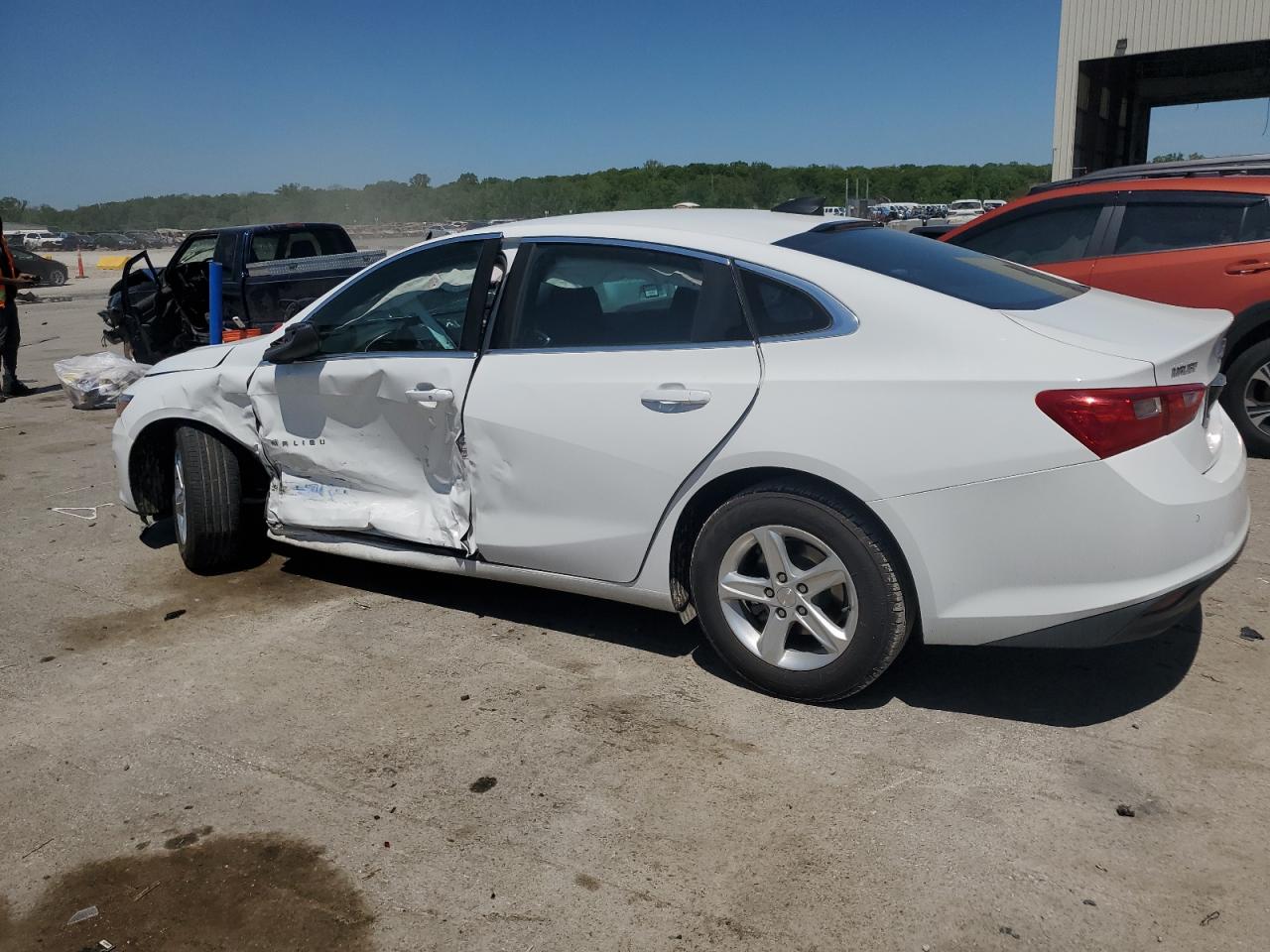 2020 CHEV Malibu VIN 1G1ZC5ST5LF146102 photo 2
