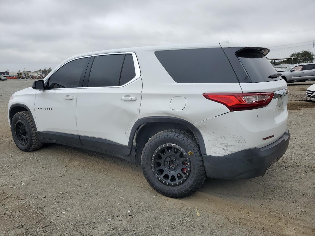 2020 Chev Traverse VIN 1GNERFKW5LJ276213 photo 2
