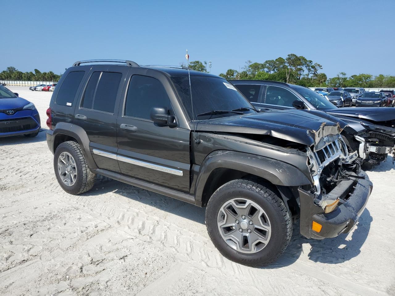 2005 Jeep Liberty VIN 1J4GK58K45W542826 photo 4