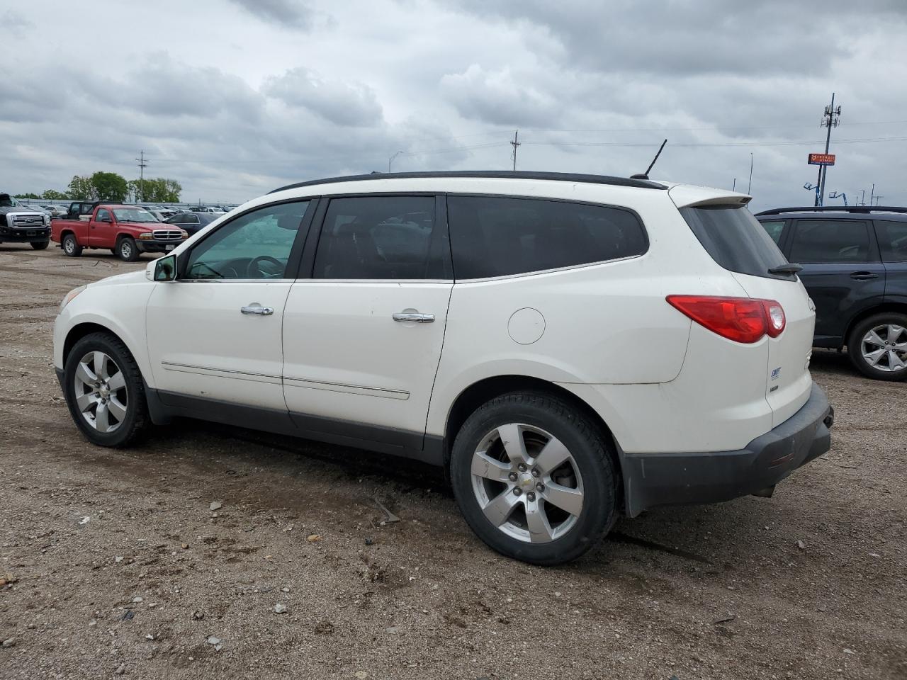 2012 Chevrolet Traverse VIN 1GNKVLED5CJ104688 photo 2