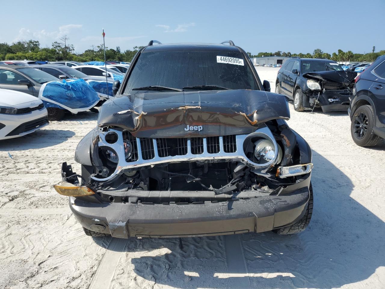 2005 Jeep Liberty VIN 1J4GK58K45W542826 photo 5