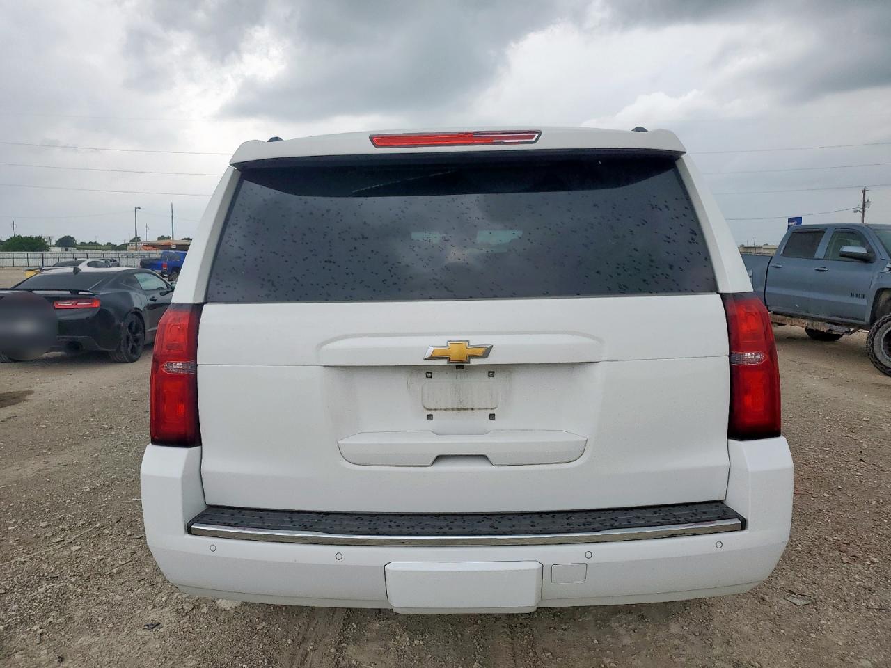 2018 Chevrolet Suburban VIN 1GNSCJKCXJR195462 photo 6