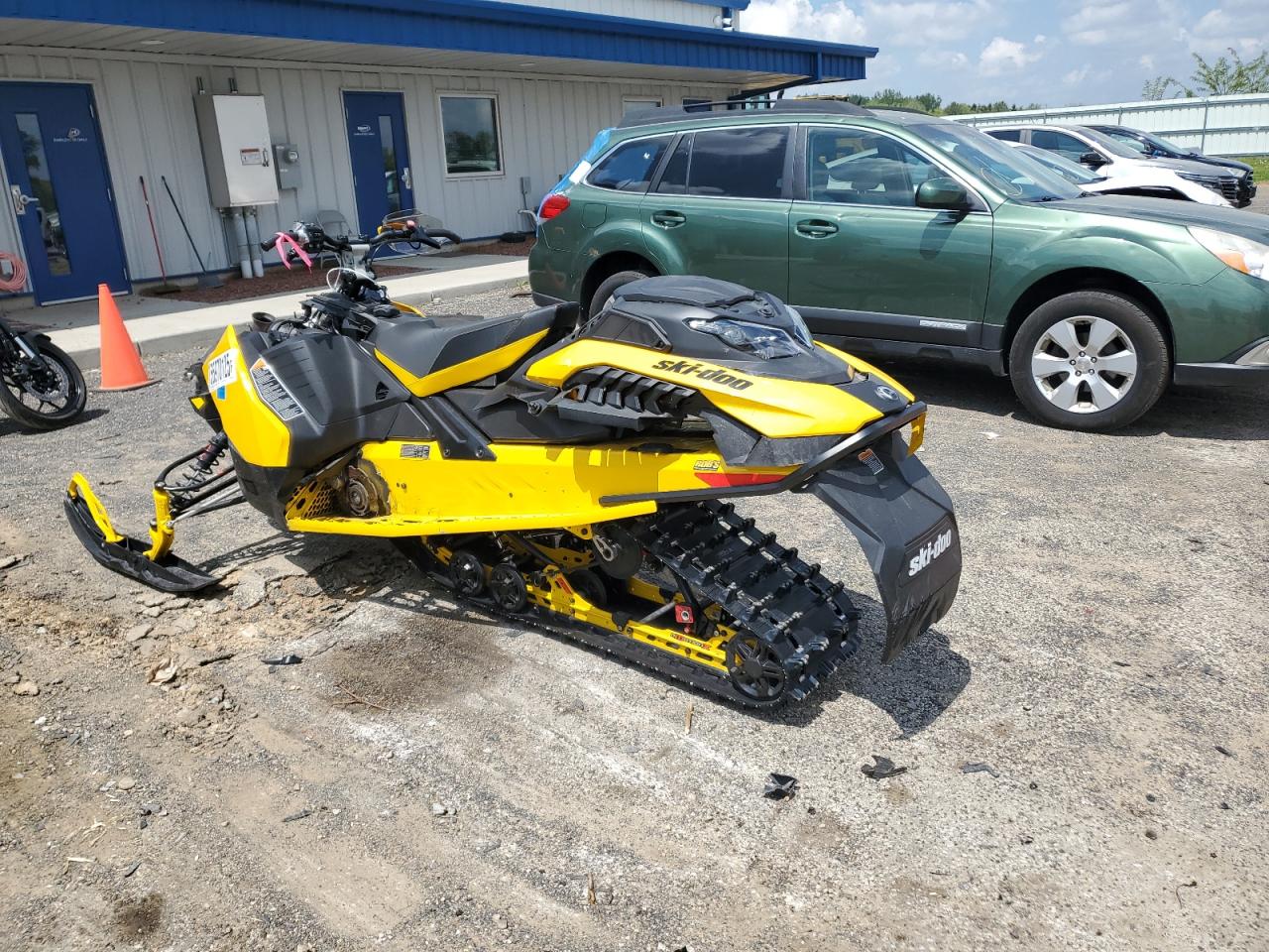 2023 SKIDOO Renegade VIN 2BFSUPPK4PV000040 photo 3