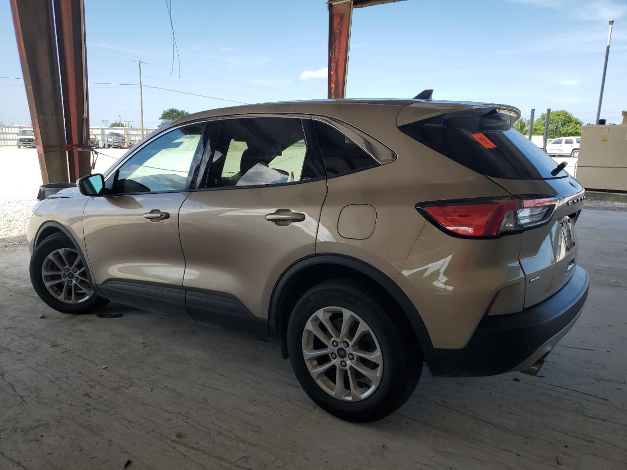 2021 Ford Escape VIN 1FMCU0G63MUB00700 photo 2