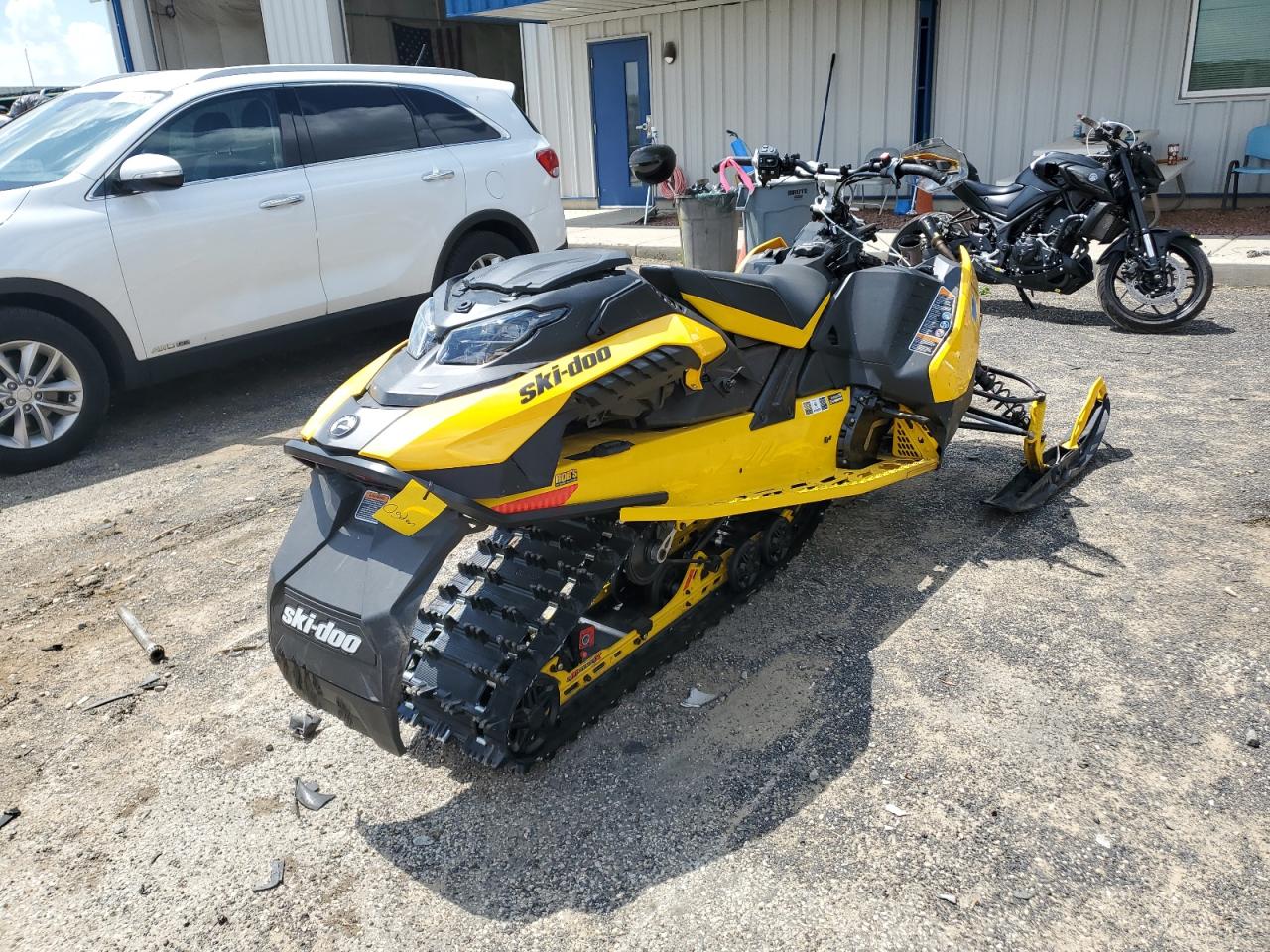 2023 SKIDOO Renegade VIN 2BFSUPPK4PV000040 photo 4