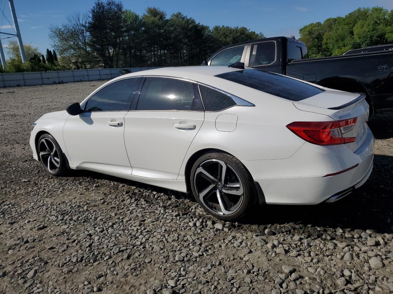 2022 Honda Accord VIN 1HGCV2F37NA003847 photo 2