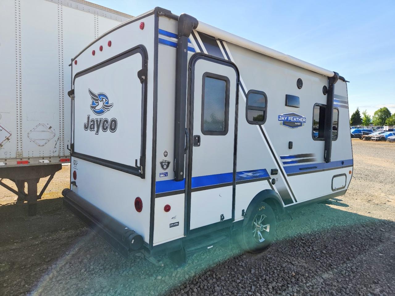 2018 JAYCO All models VIN 1UJBJHAH5J1JZ0155 photo 4
