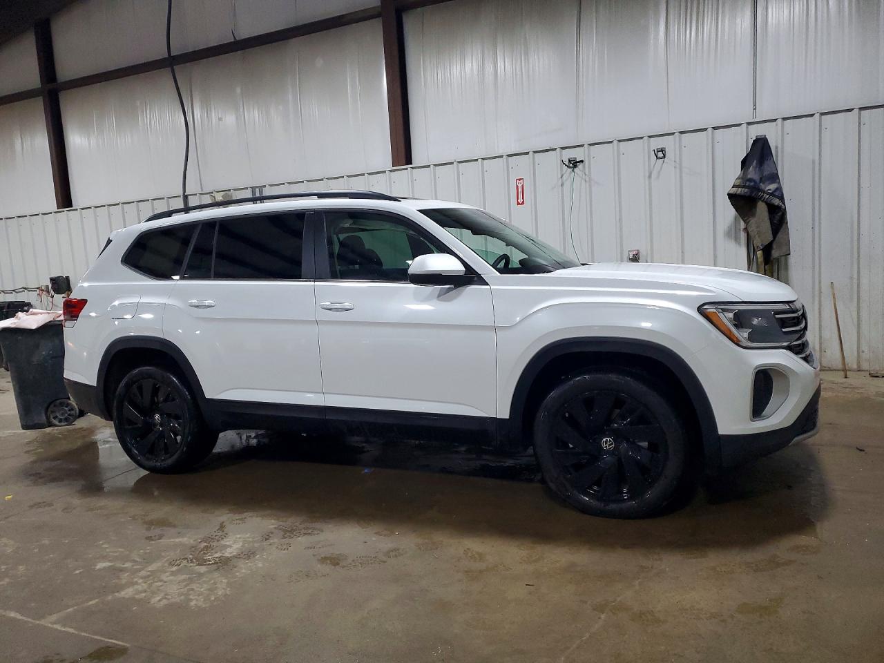2026 Volkswagen Atlas VIN 1V2KN2CA3TC532032 photo 4