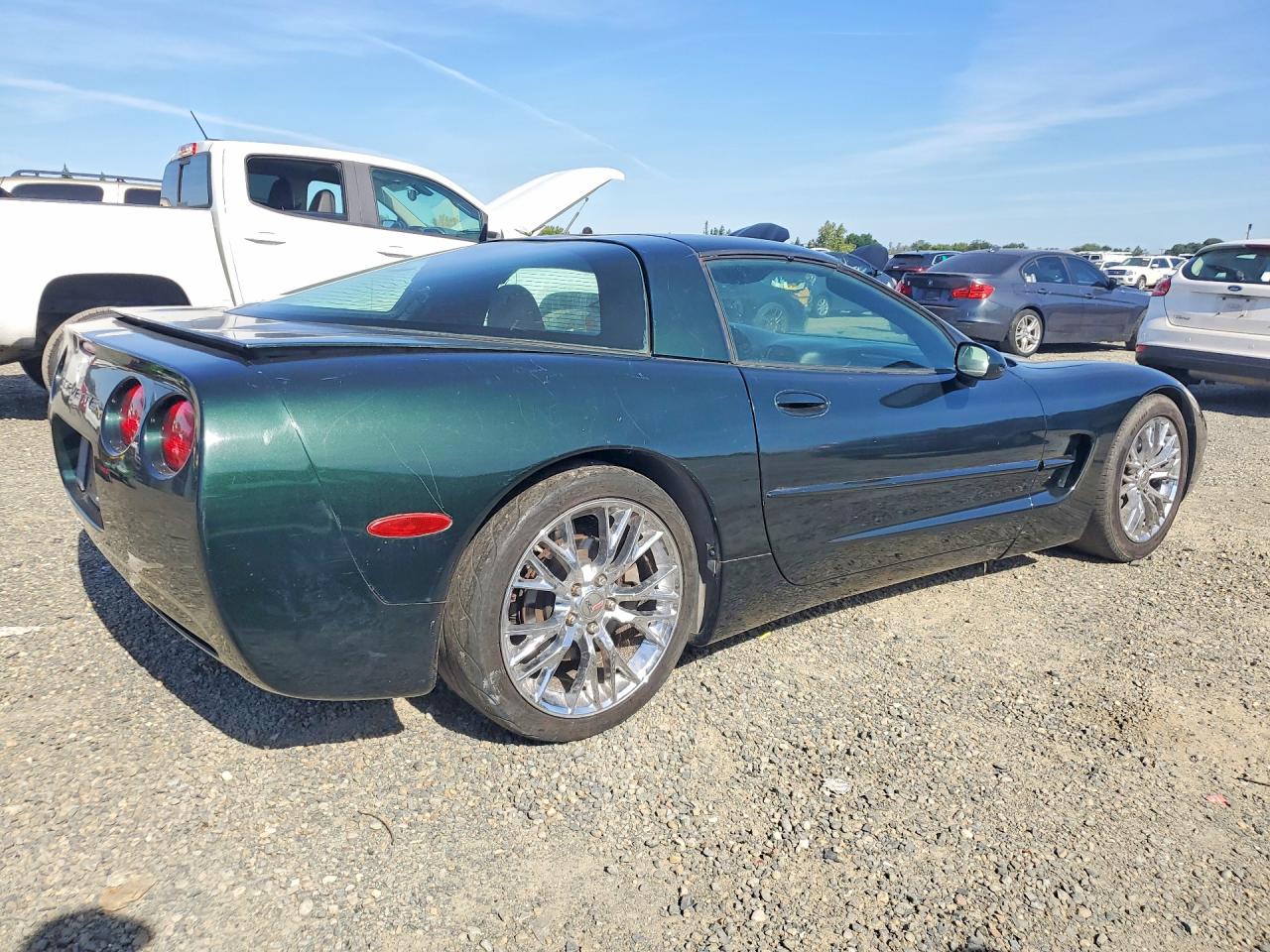 2000 CHEV Corvette VIN 1G1YY22G0Y5107591 photo 3