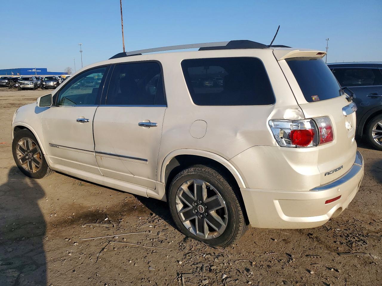 2011 GMC Acadia den VIN 1GKKVTED4BJ414844 photo 2