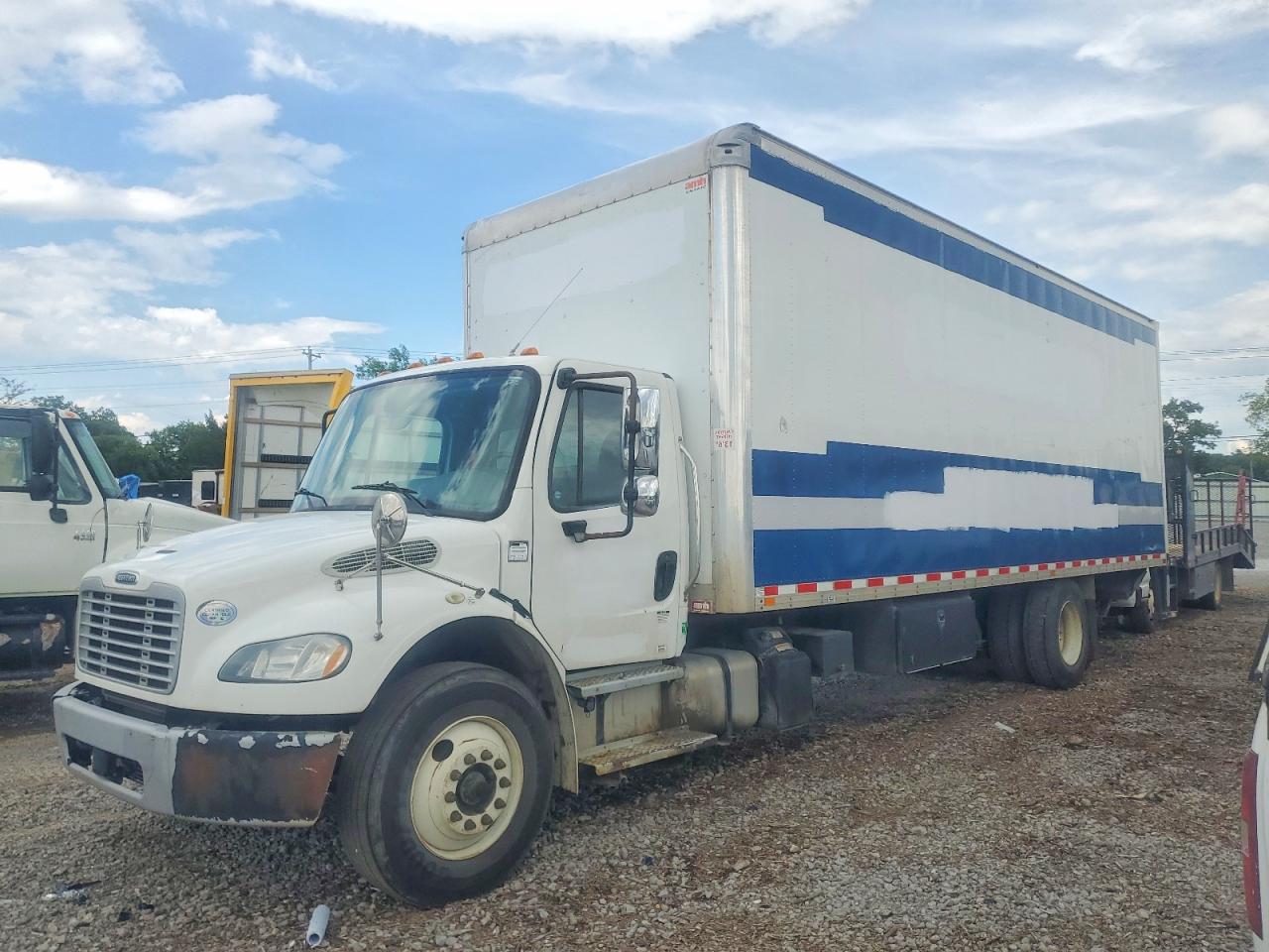 2018 FREIGHTLINER All other VIN 1FVACXFC7JHJU2519 photo 2