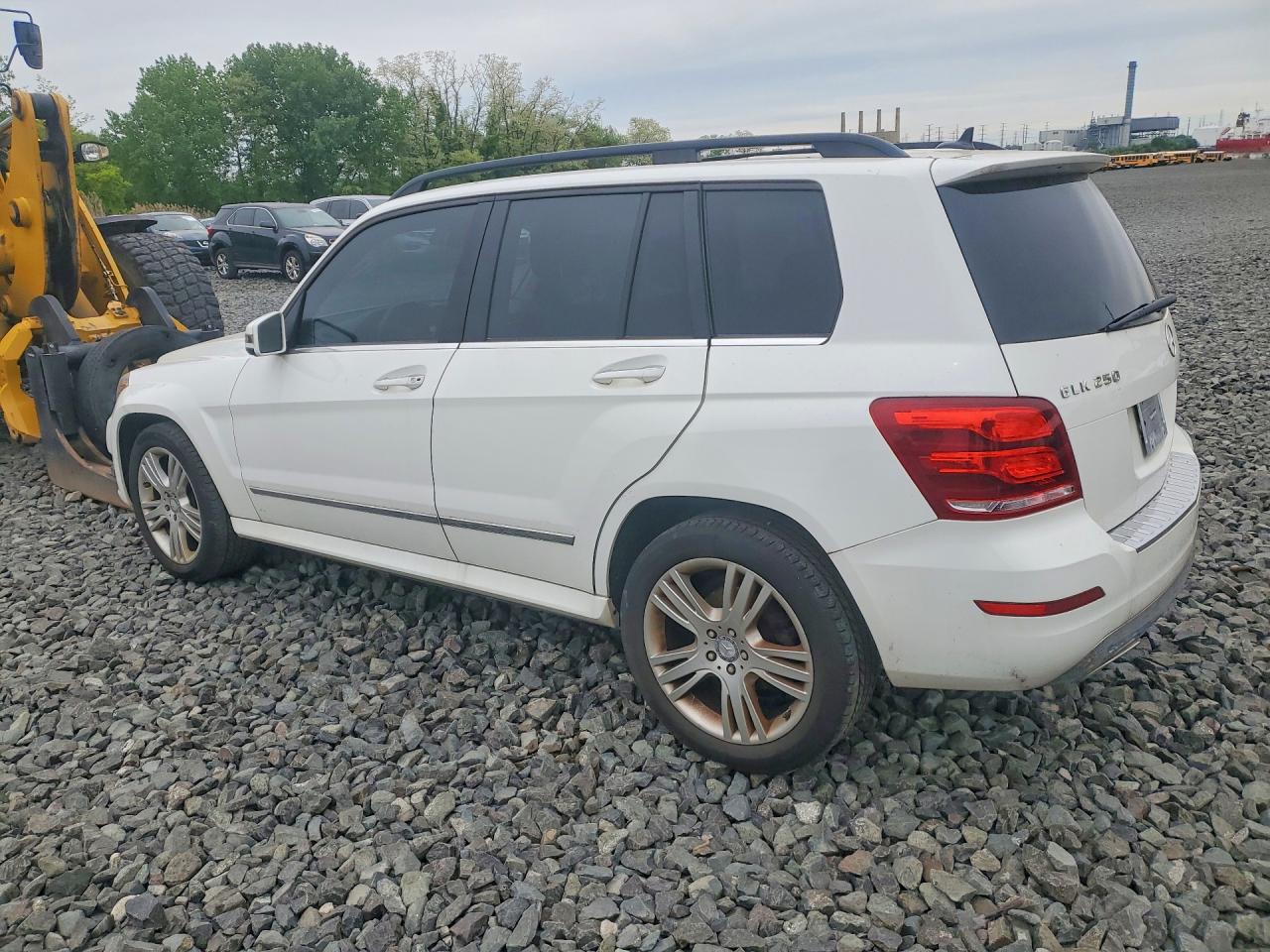 2015 Mercedes Glk-class VIN WDCGG0EB4FG420925 photo 2