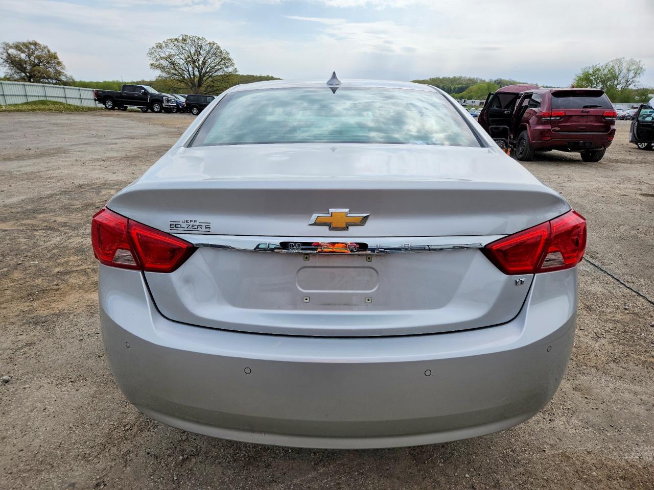 2017 Chev Impala VIN 2G1105SA1H9108628 photo 6