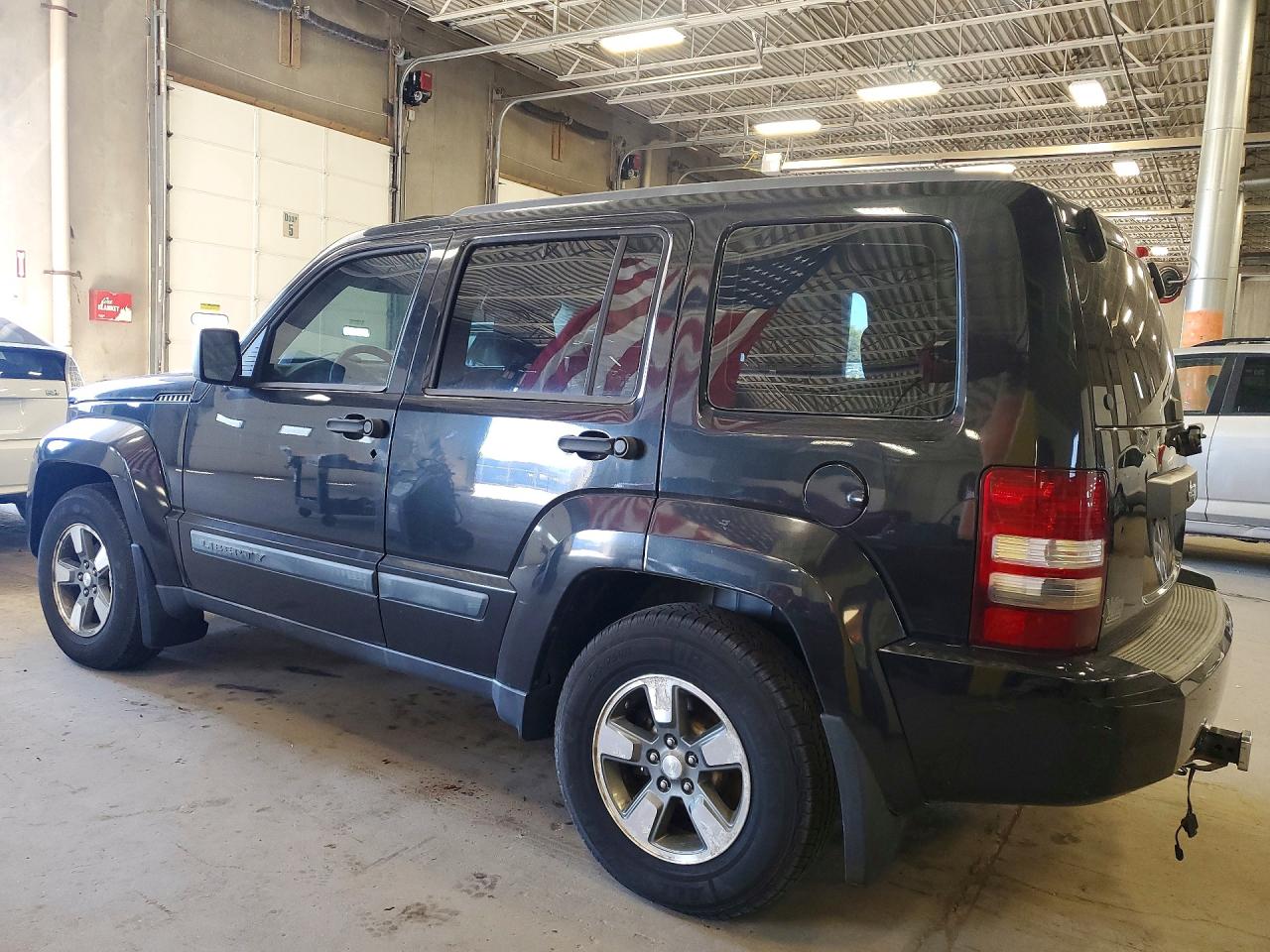 2008 Jeep Liberty VIN 1J8GP28K68W258584 photo 2