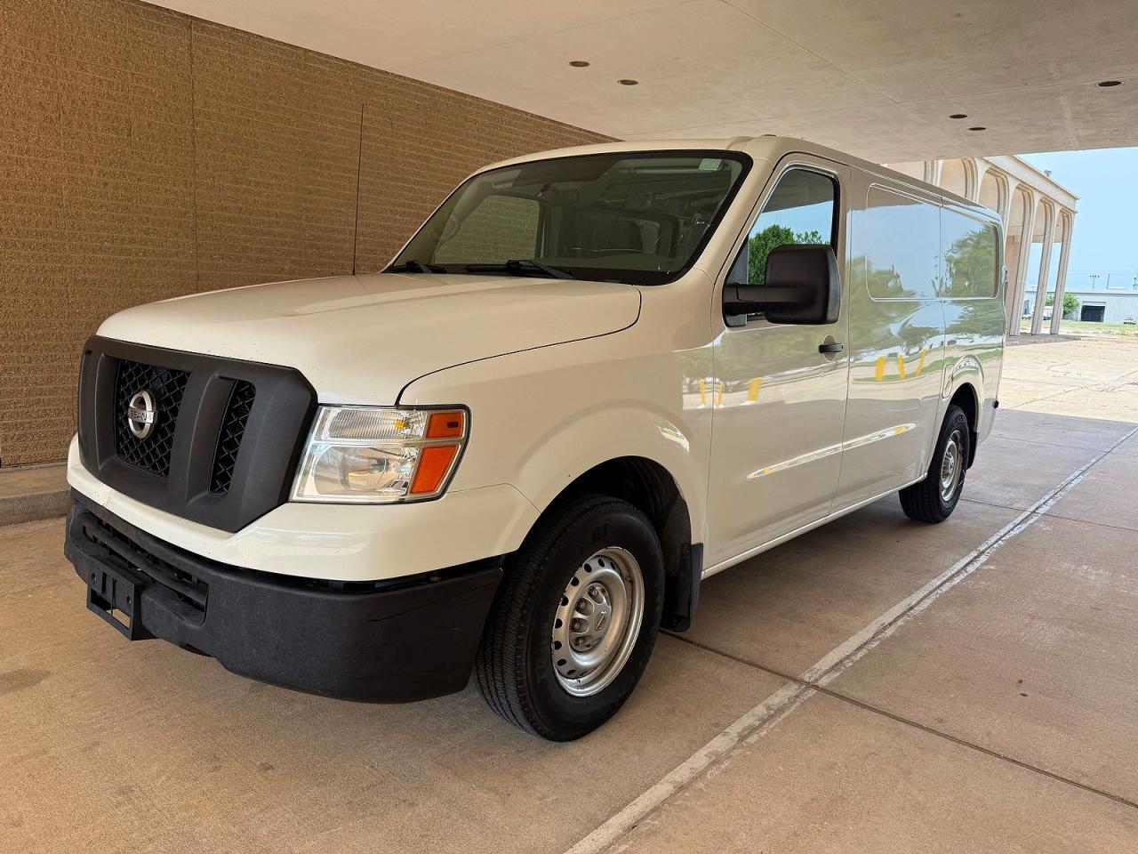 2018 Nissan Nv VIN 1N6BF0KMXJN800765 photo 2