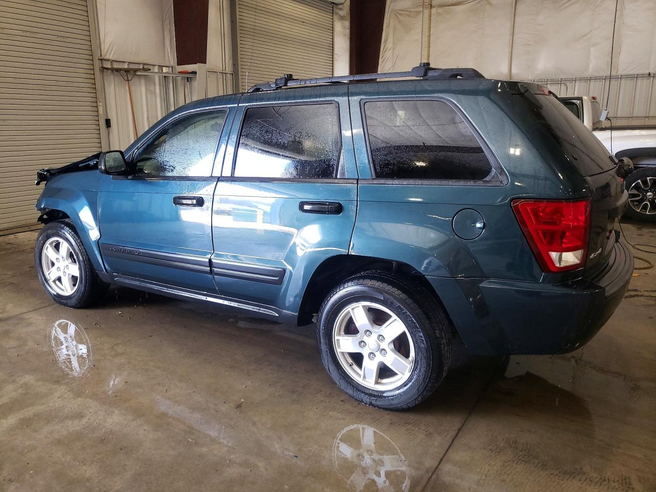 2005 Jeep Cherokee VIN 1J4GR48K85C591678 photo 2