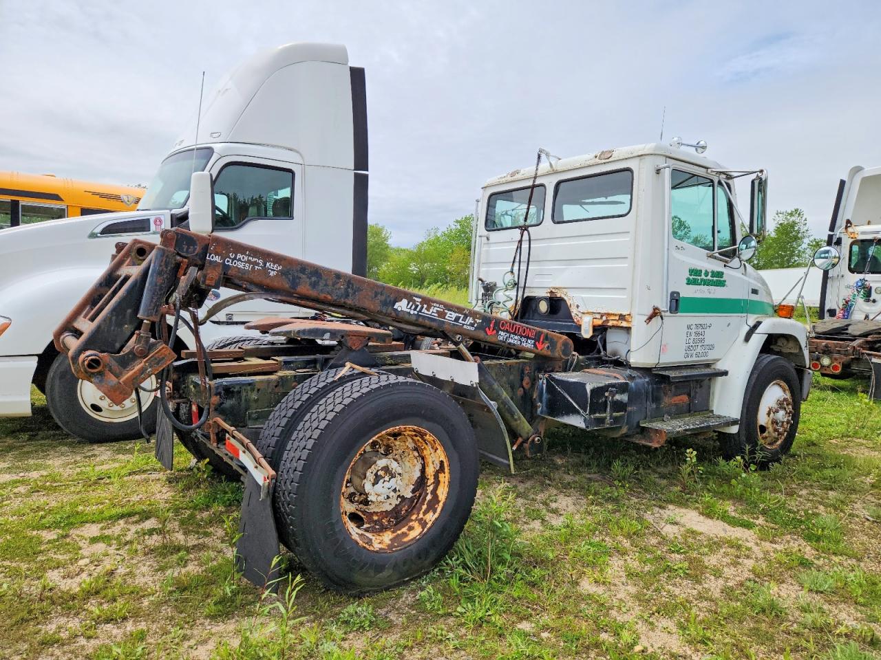 2001 FREIGHTLINER All other VIN 1FUBBXBS71HH23773 photo 4