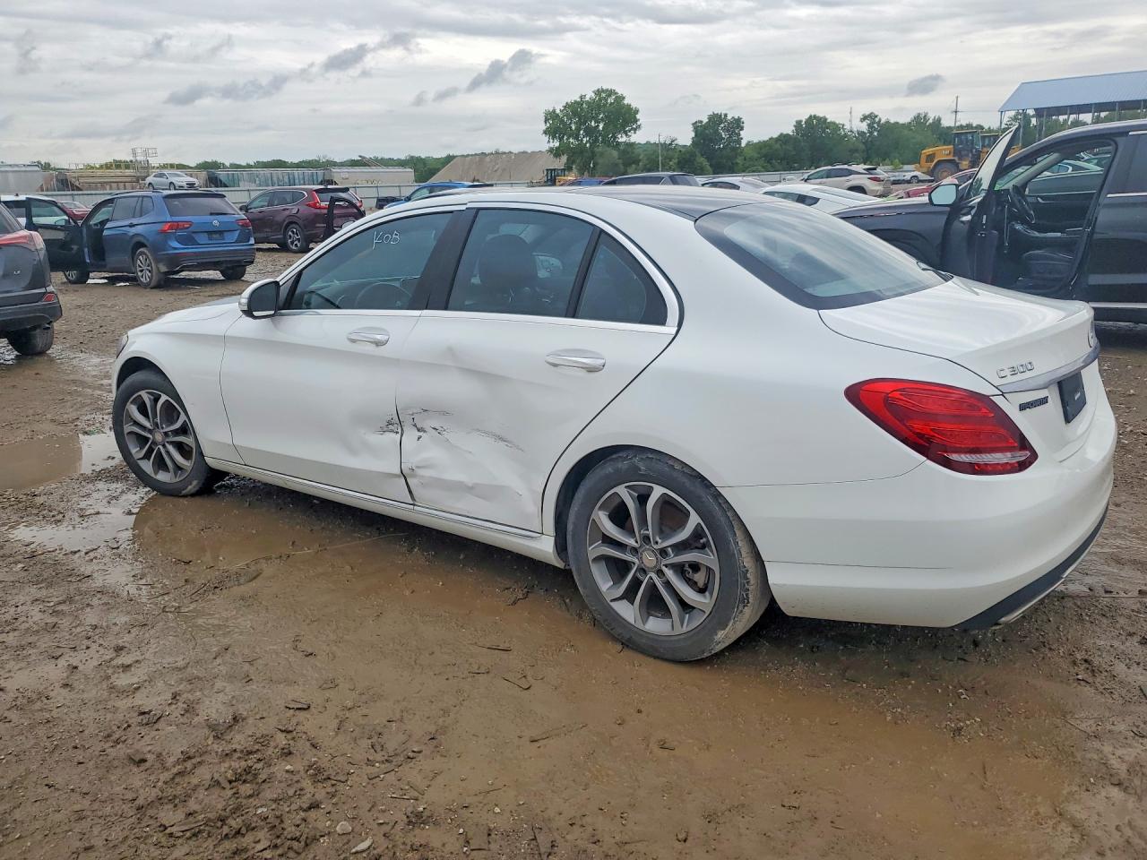 2015 Mercedes-Benz C class VIN 55SWF4KB1FU081484 photo 2