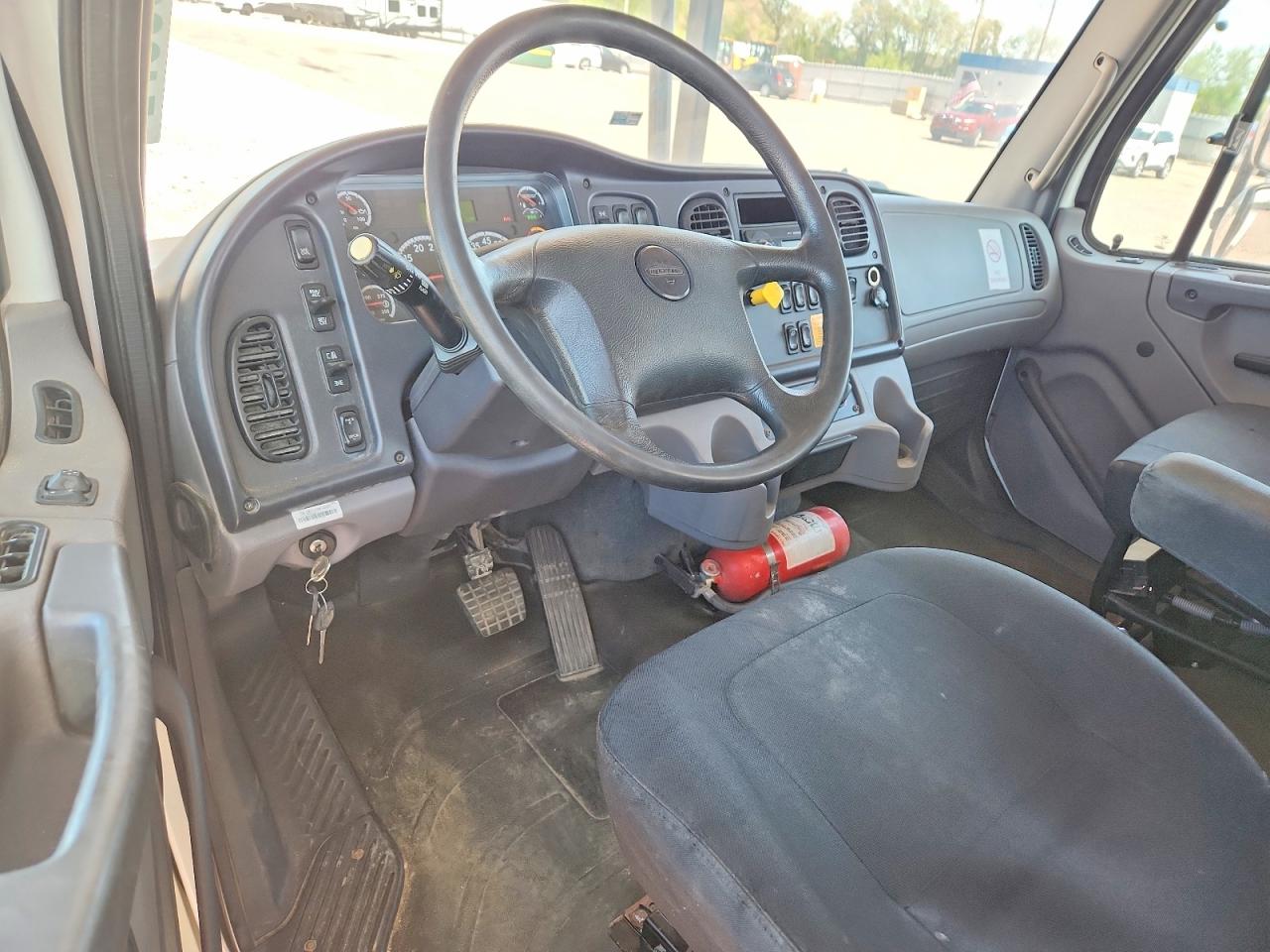 2017 FREIGHTLINER All other VIN 1FVACXCY9HHHY4639 photo 8