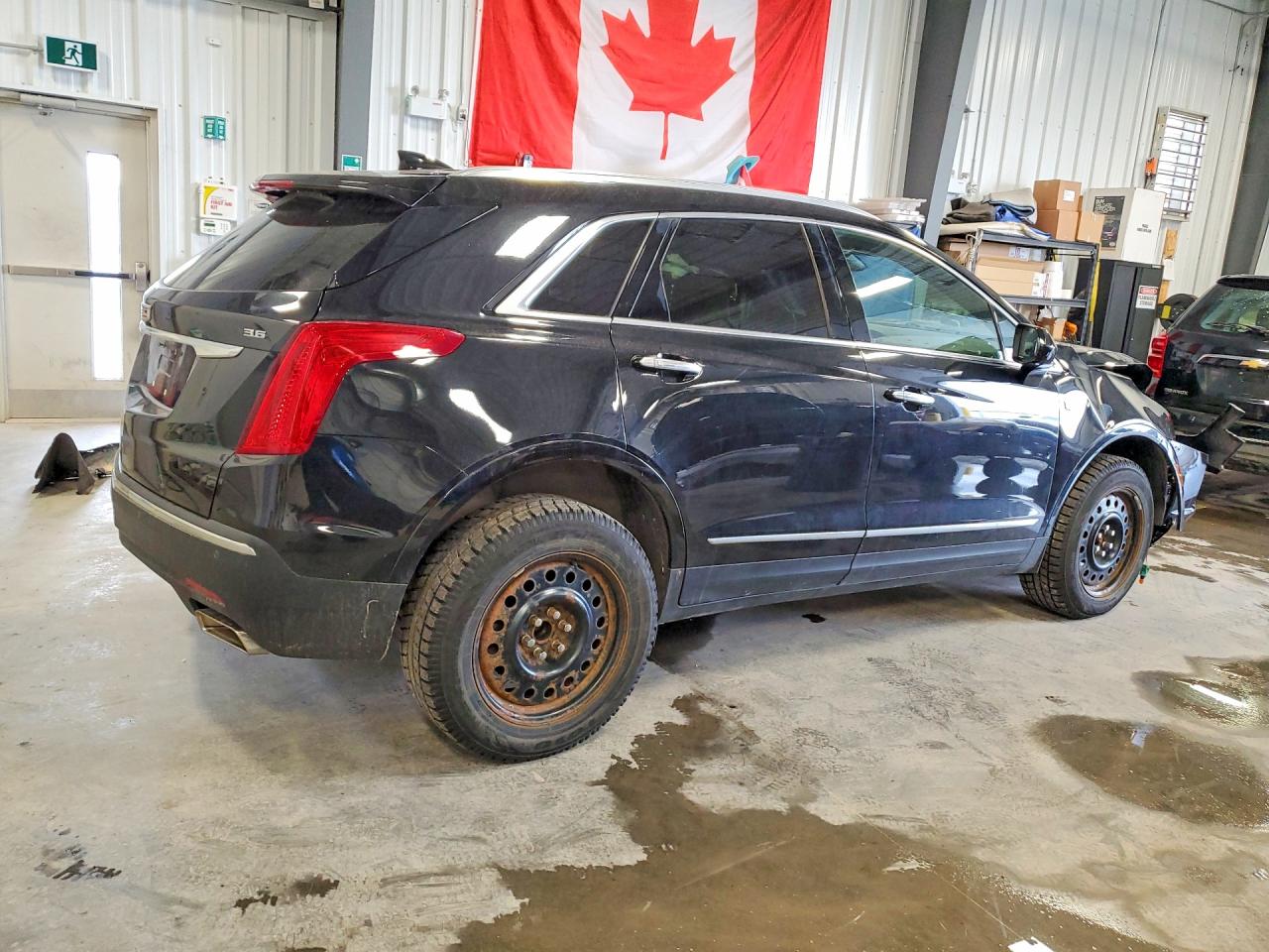 2018 Xt5 VIN 1GYKNARS3JZ193062 photo 3