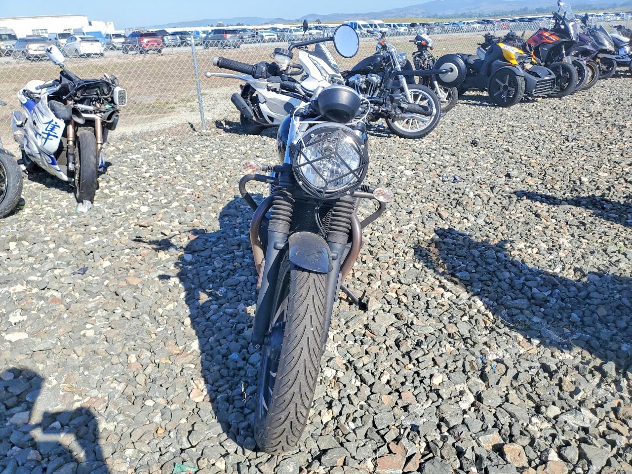 2016 TRIUMPH Street VIN SMTD31GN2GT748503 photo 2