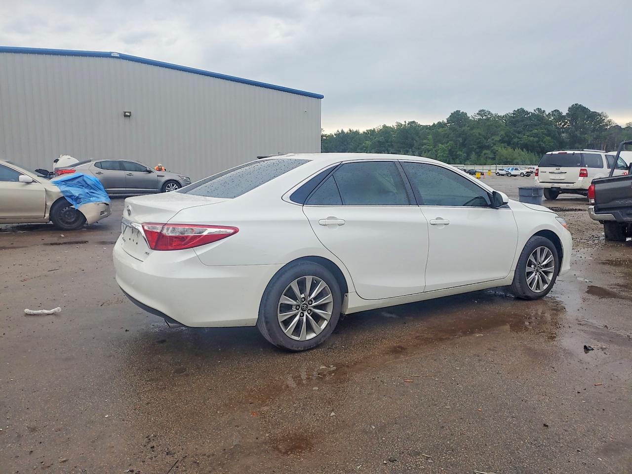 2016 Toyota Camry VIN 4T1BF1FK2GU606517 photo 3