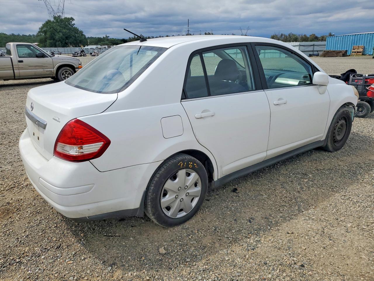 2008 Nissan Versa VIN 3N1BC11E08L389840 photo 3
