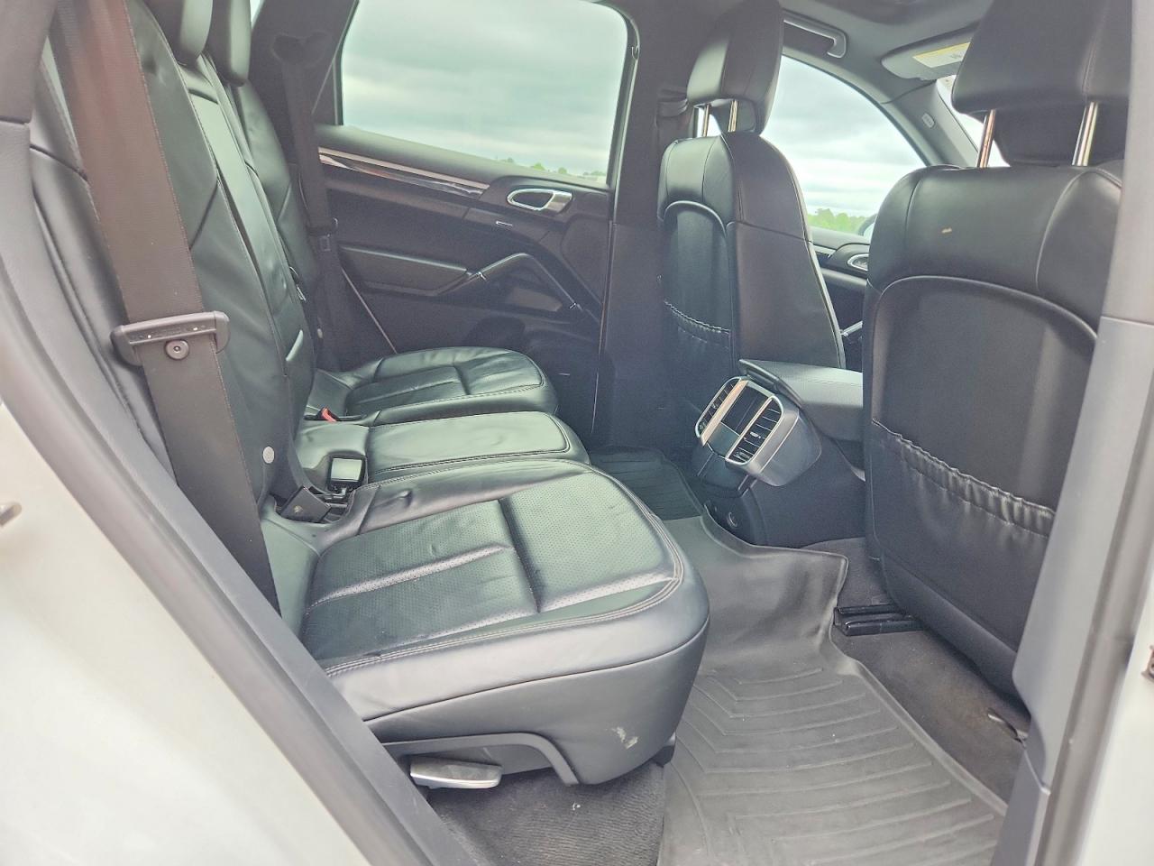 2014 Porsche Cayenne VIN WP1AF2A24ELA36499 photo 11