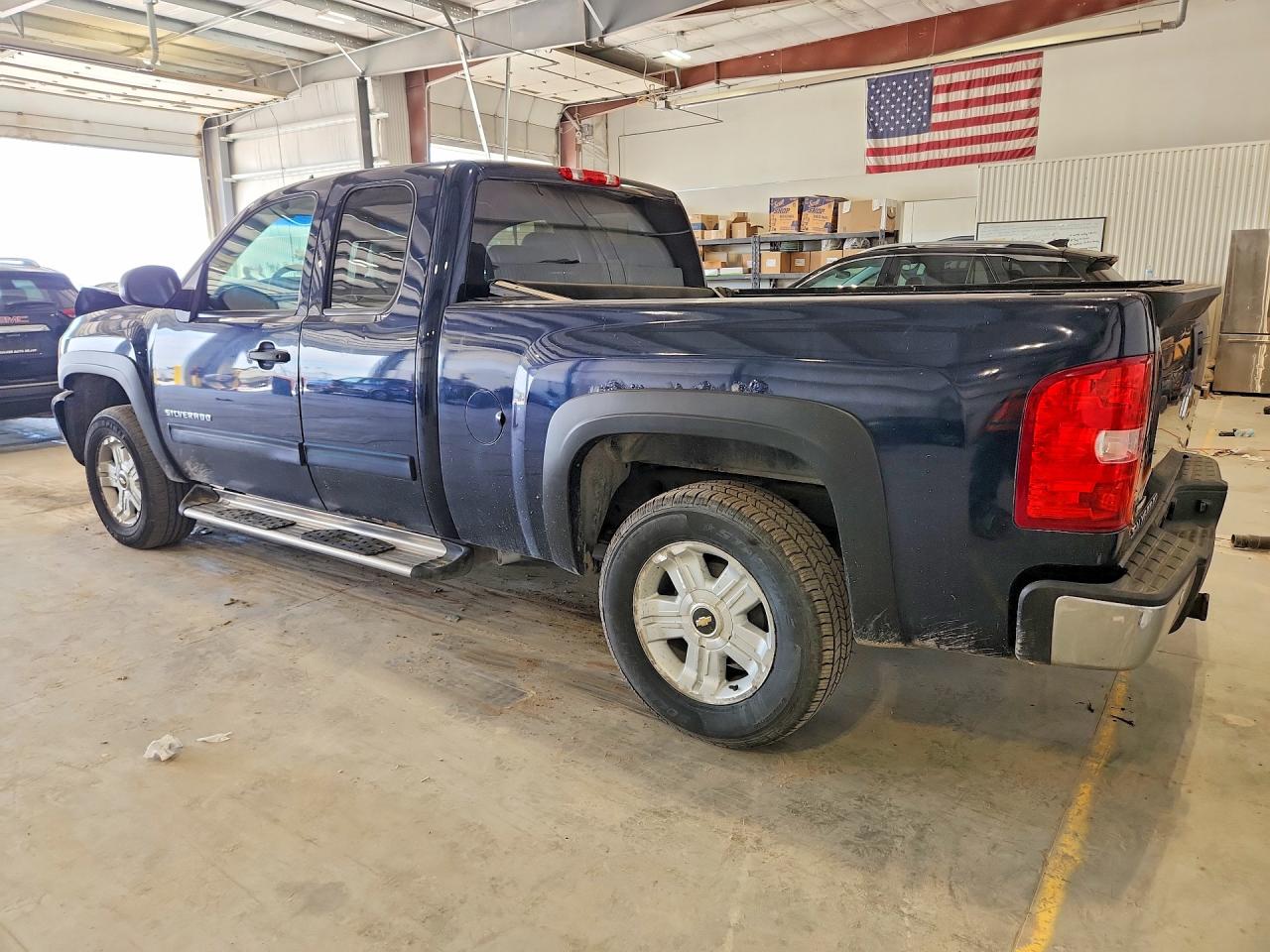 2011 CHEV Silverado VIN 1GCRKSE37BZ269465 photo 2
