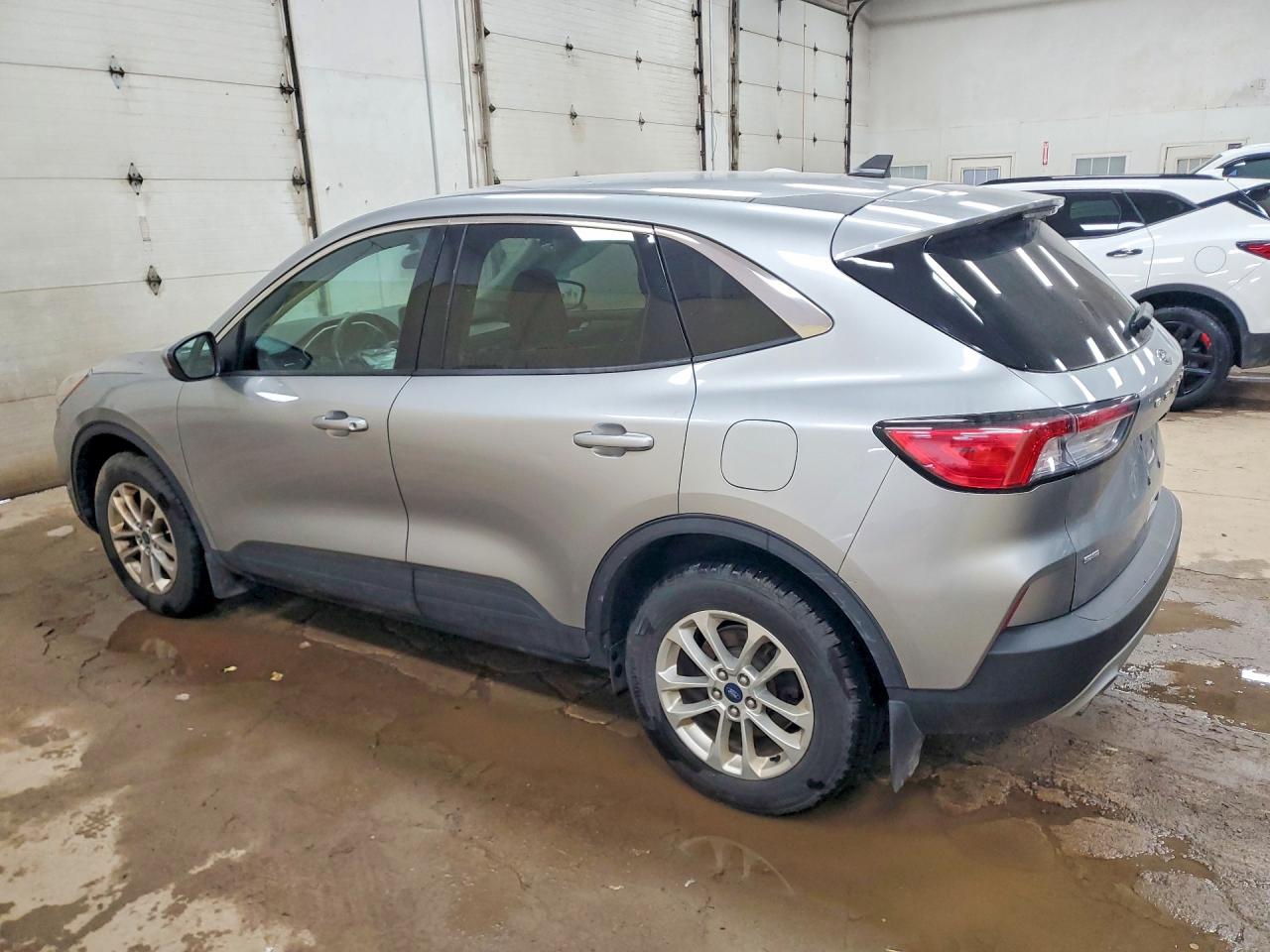 2021 Ford Escape VIN 1FMCU9G69MUB34872 photo 2
