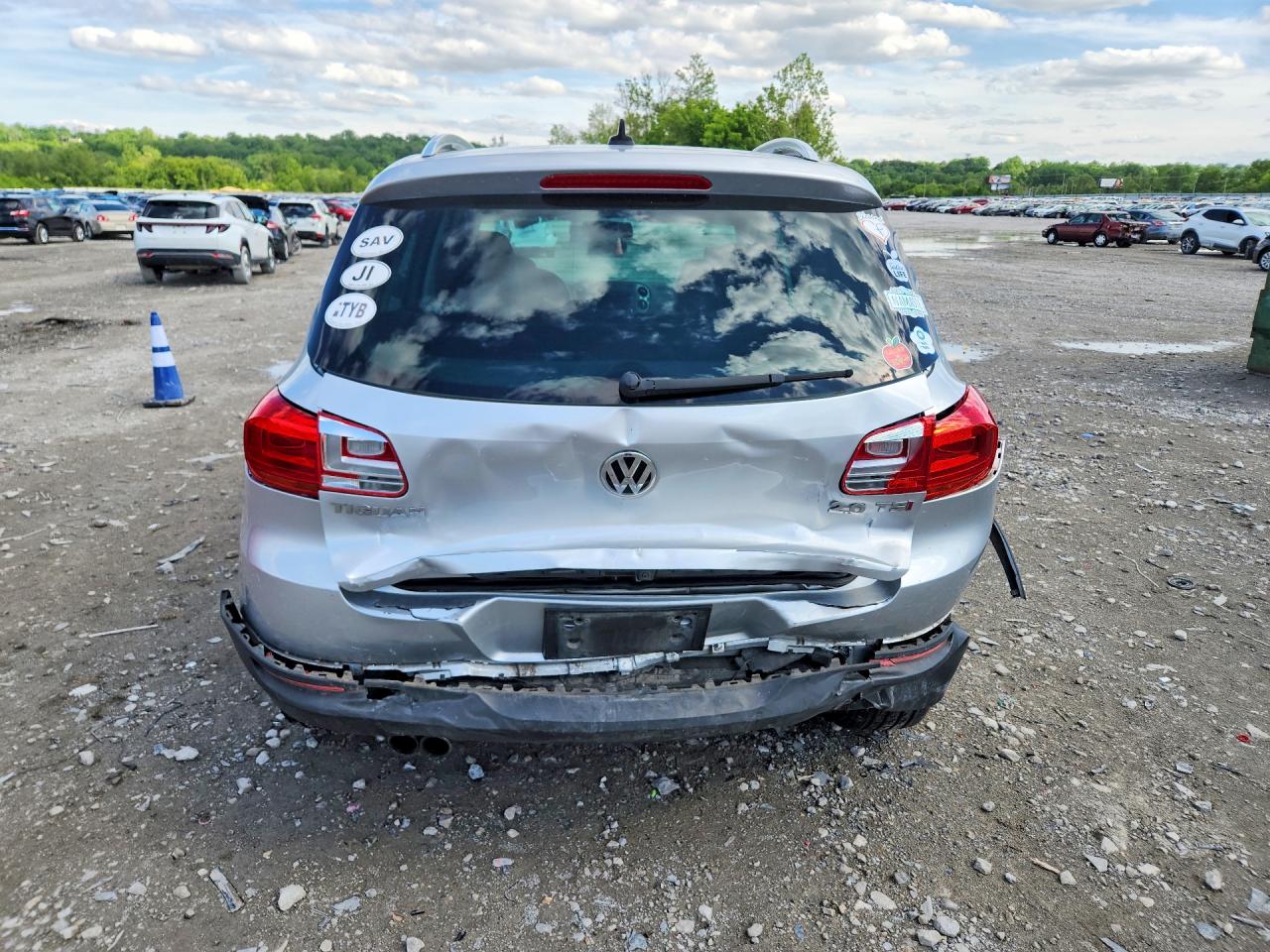 2015 Volkswagen Tiguan VIN WVGAV7AX1FW516704 photo 6