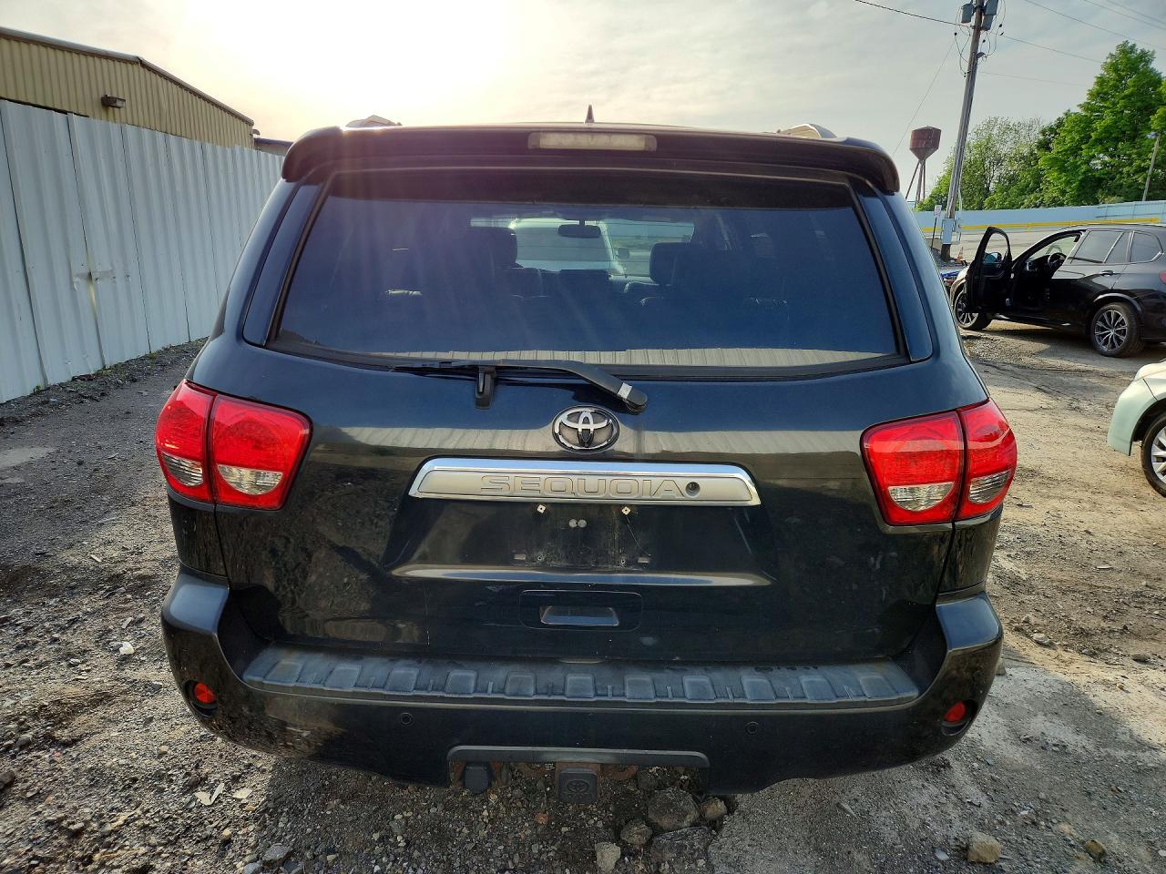 2010 Toyota Sequoia VIN 5TDJY5G14AS034434 photo 6