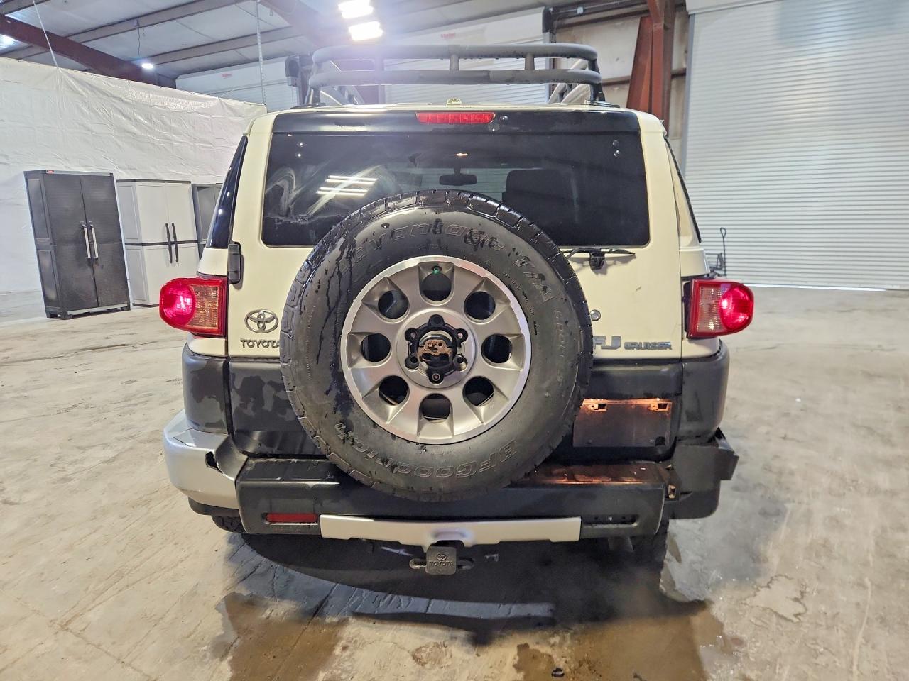 2011 Toyota Fj cruiser VIN JTEBU4BF6BK114027 photo 6