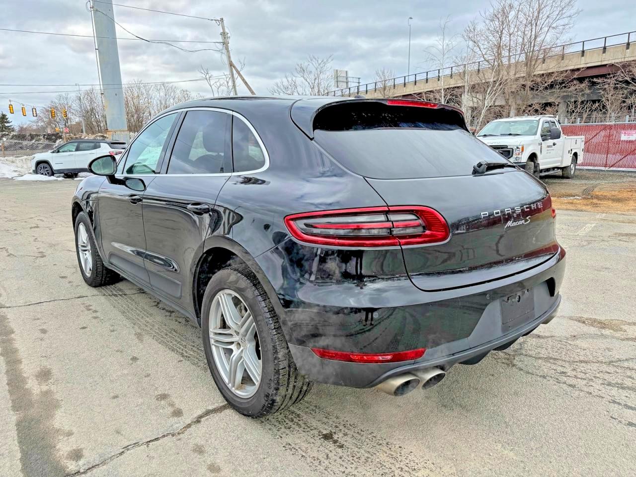 2017 Macan VIN WP1AB2A54HLB16167 photo 3