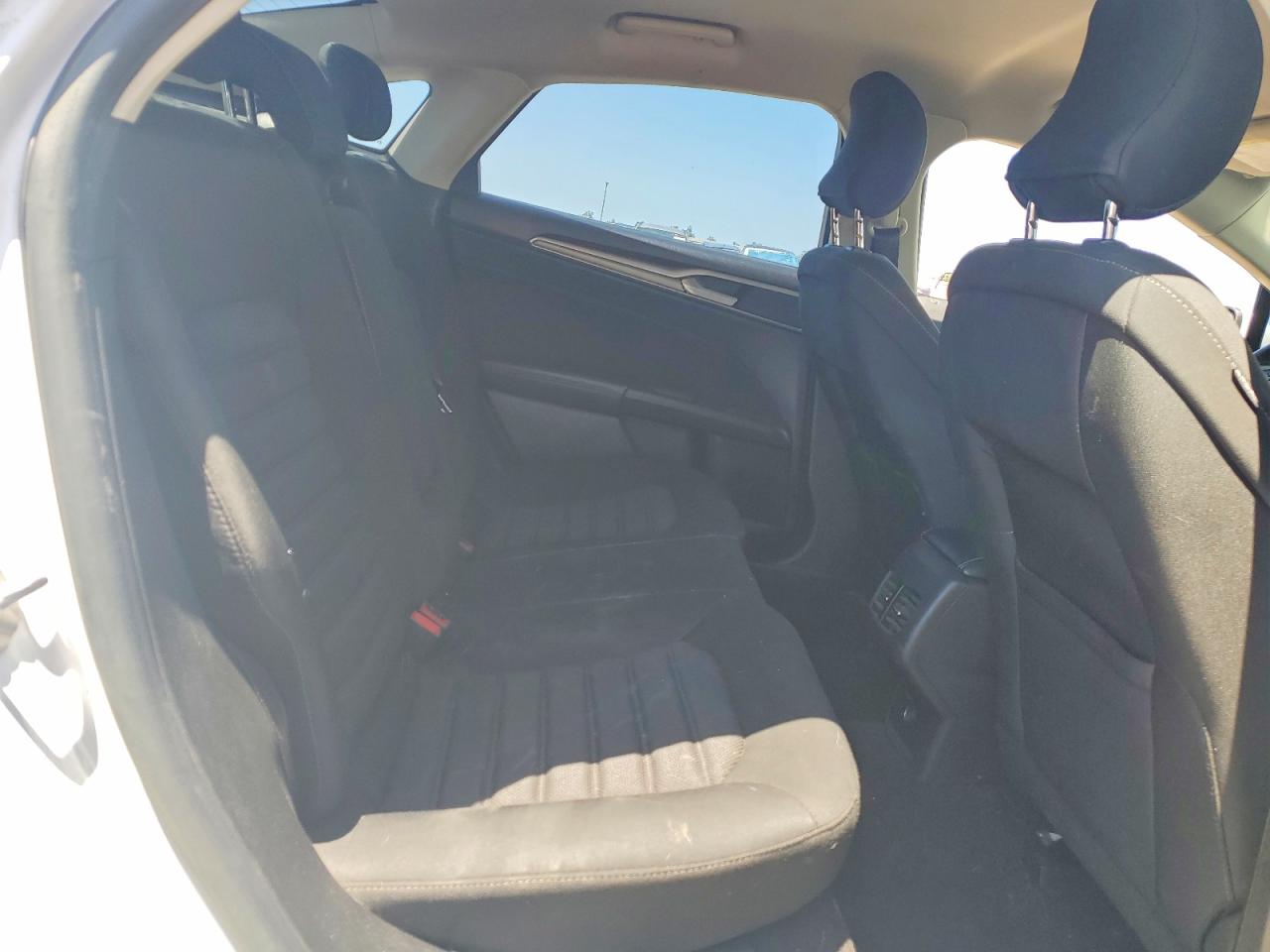 2019 Ford Fusion VIN 3FA6P0H72KR255541 photo 10