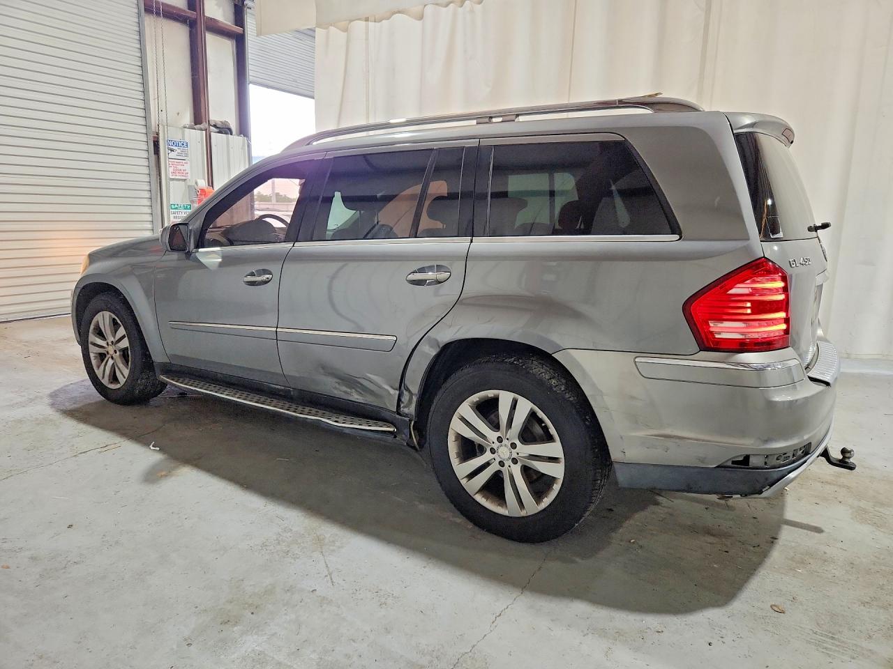 2010 Mercedes-Benz Gl-class VIN 4JGBF7BE0AA576199 photo 2