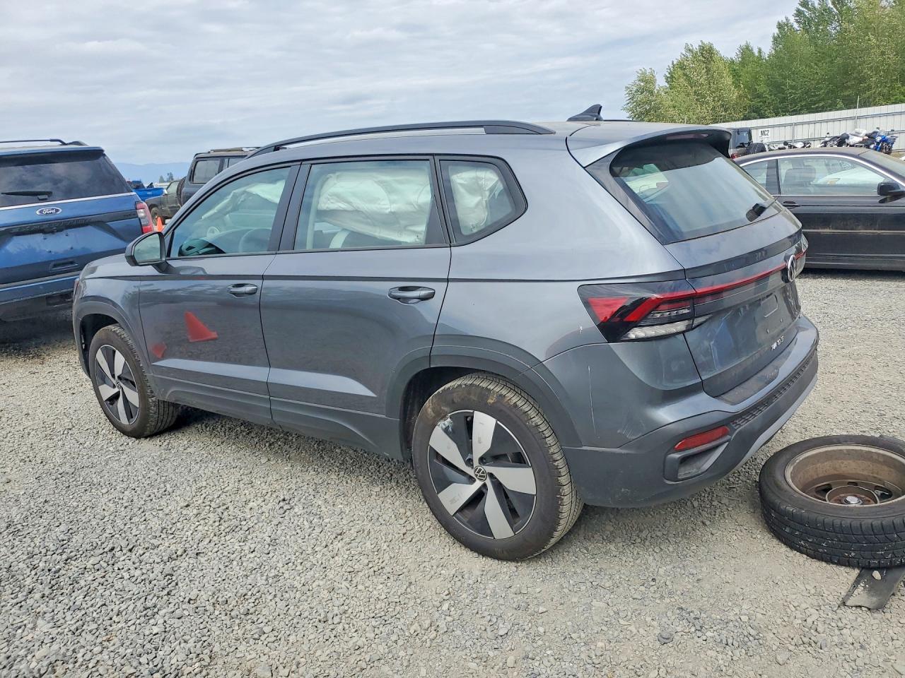 2025 Volkswagen All other VIN 3VV8C7B24SM087212 photo 2