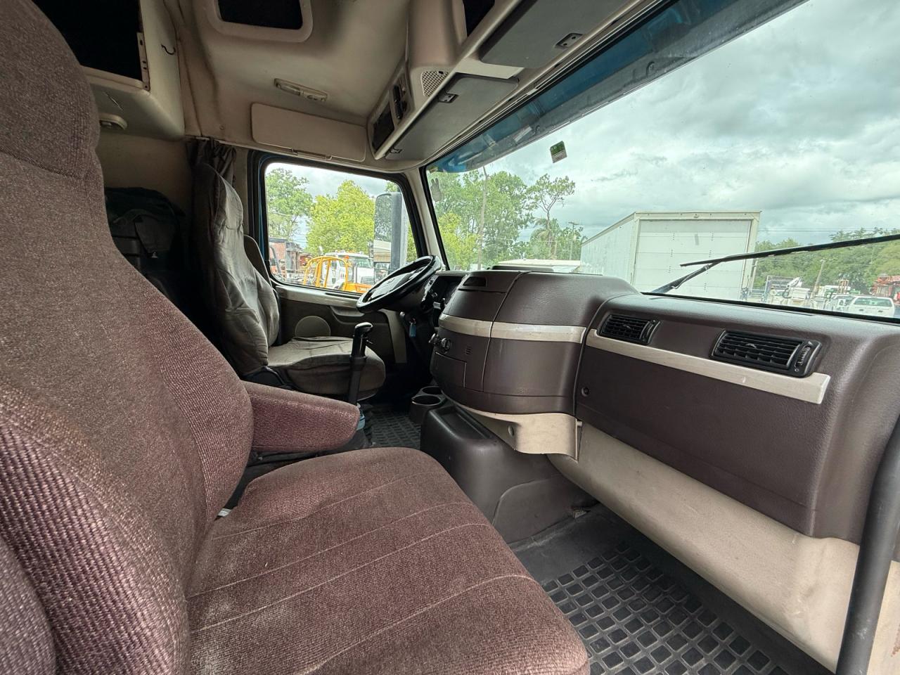 2013 Volvo Vn VIN 4V4MC9EH9DN566408 photo 5