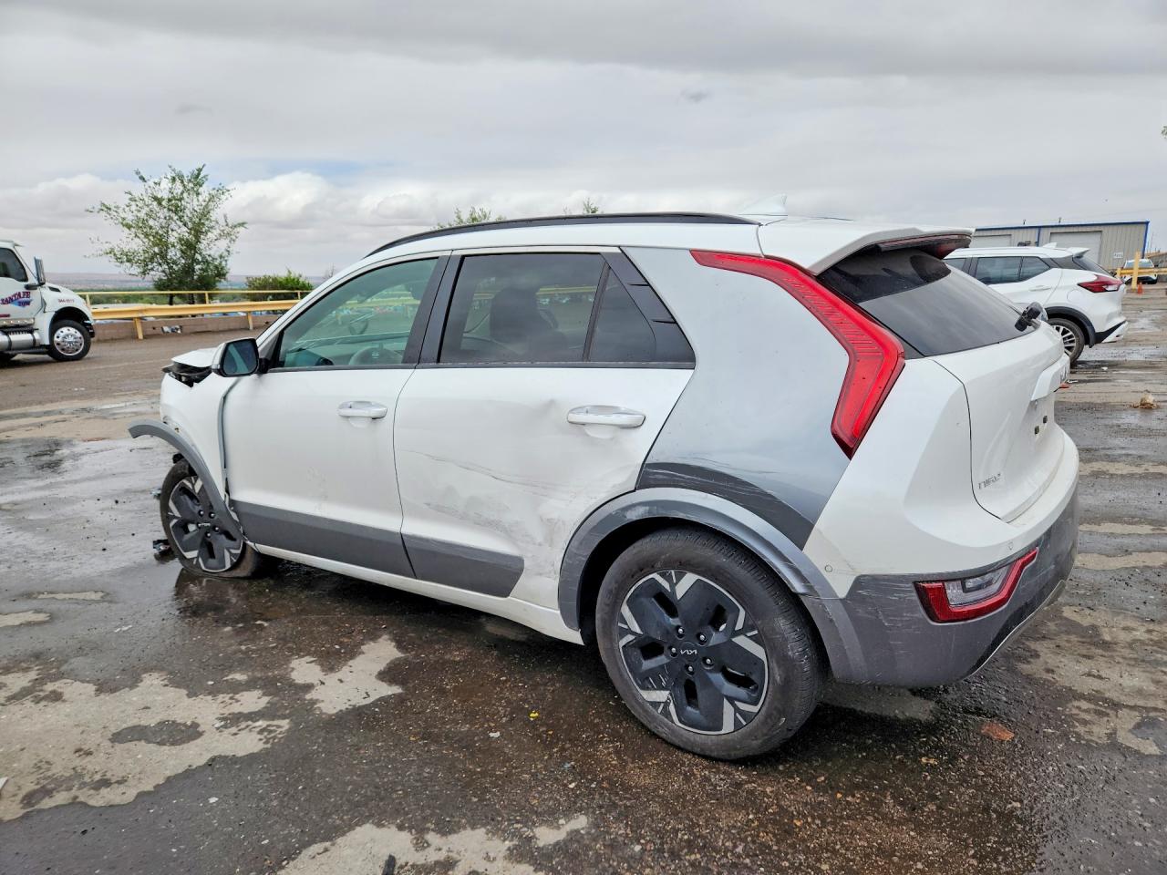 2023 Kia Niro VIN KNDCT3L12P5042533 photo 2