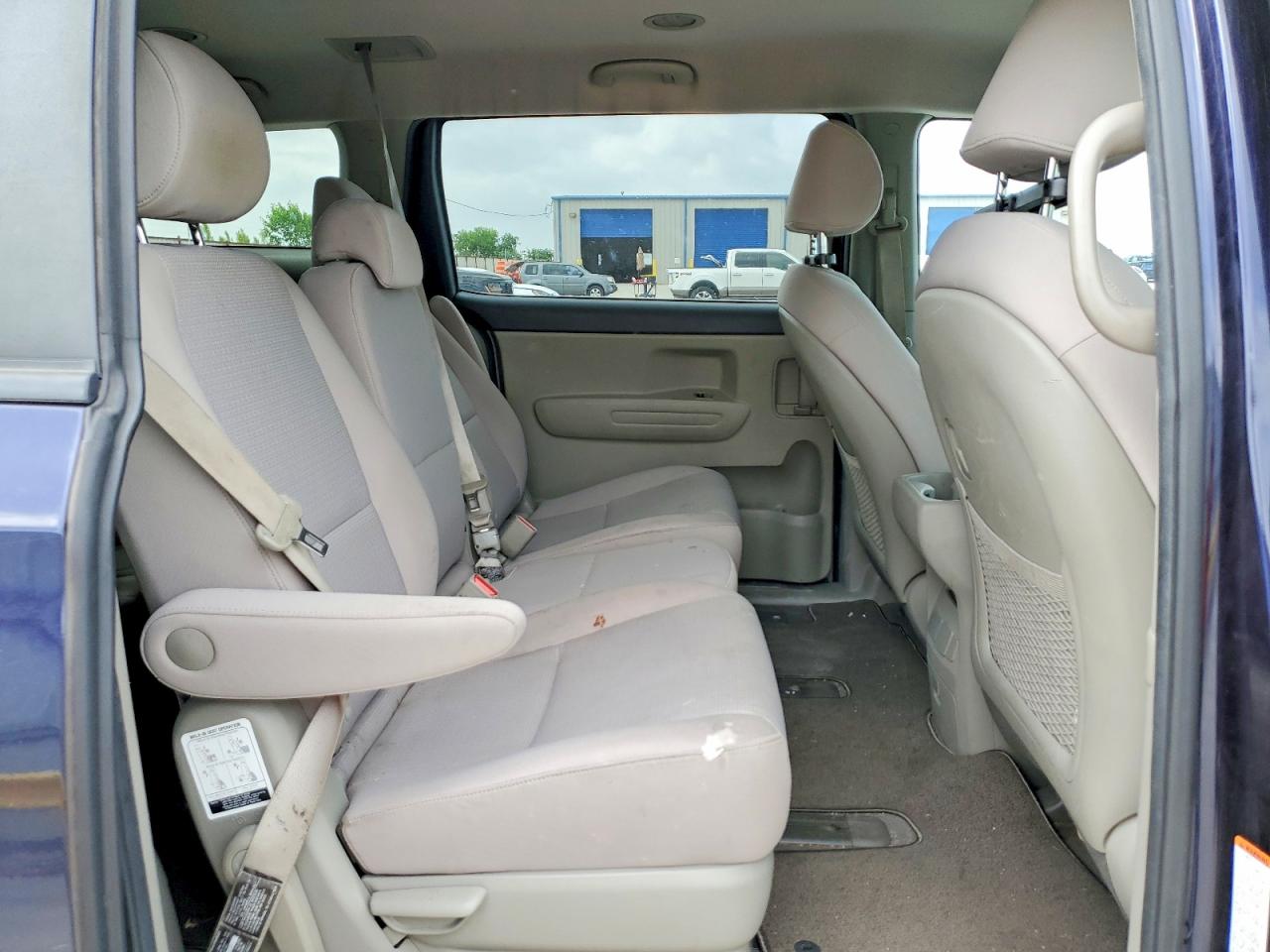 2018 Kia SEDONA VIN KNDMB5C13J6373559 photo 11