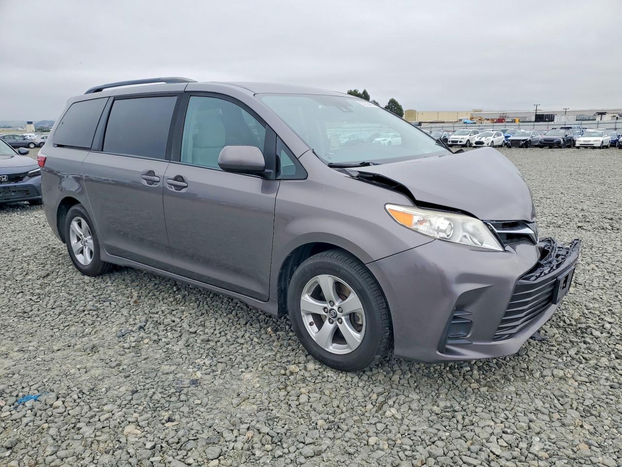 2018 TOYOTA Sienna VIN 5TDKZ3DC9JS949839 photo 4