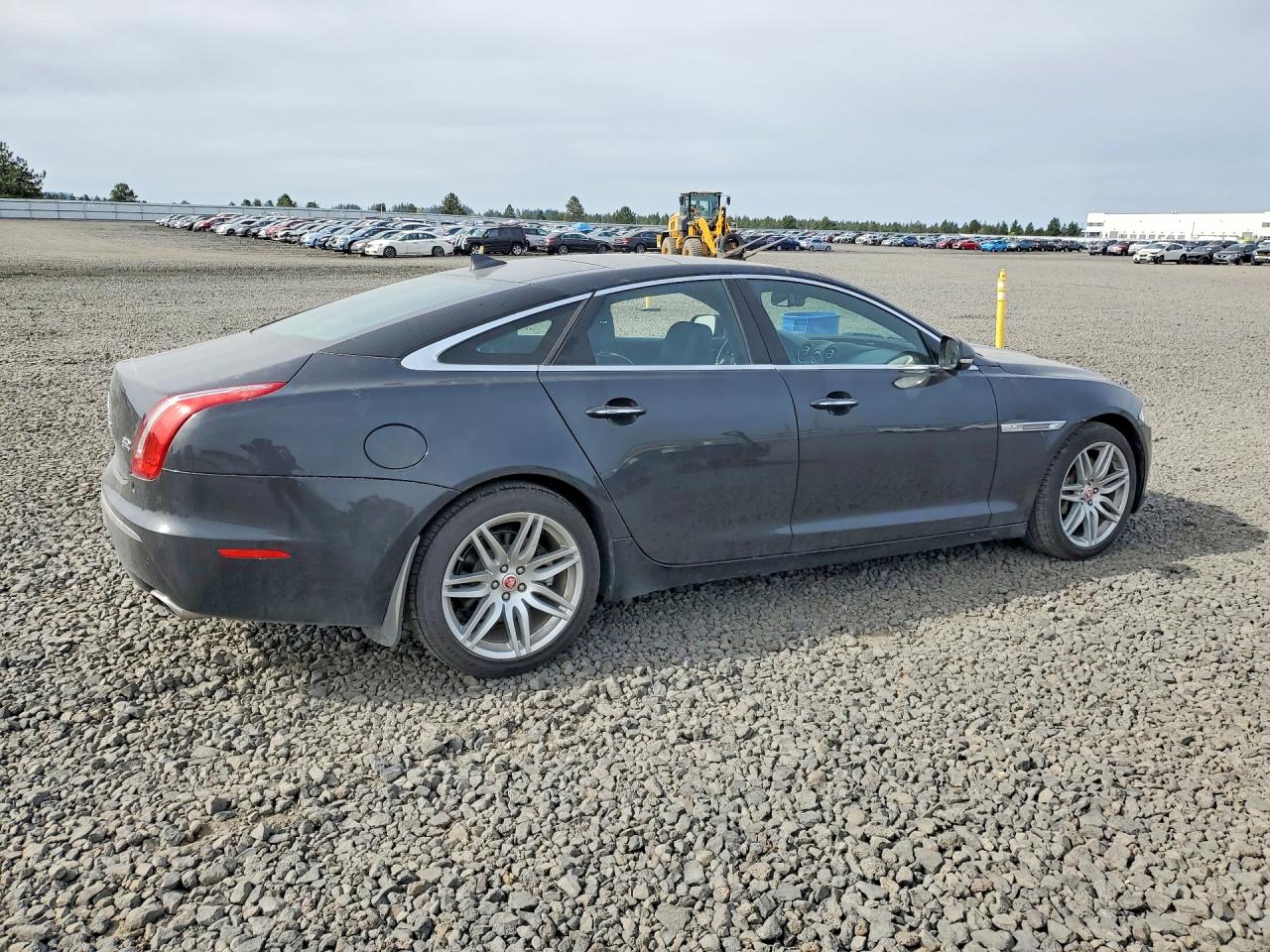 2015 Jaguar Xj VIN SAJXJ1CDXF8V79042 photo 3
