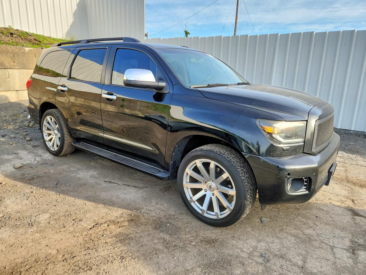 2010 Toyota Sequoia VIN 5TDJY5G14AS034434 photo 4