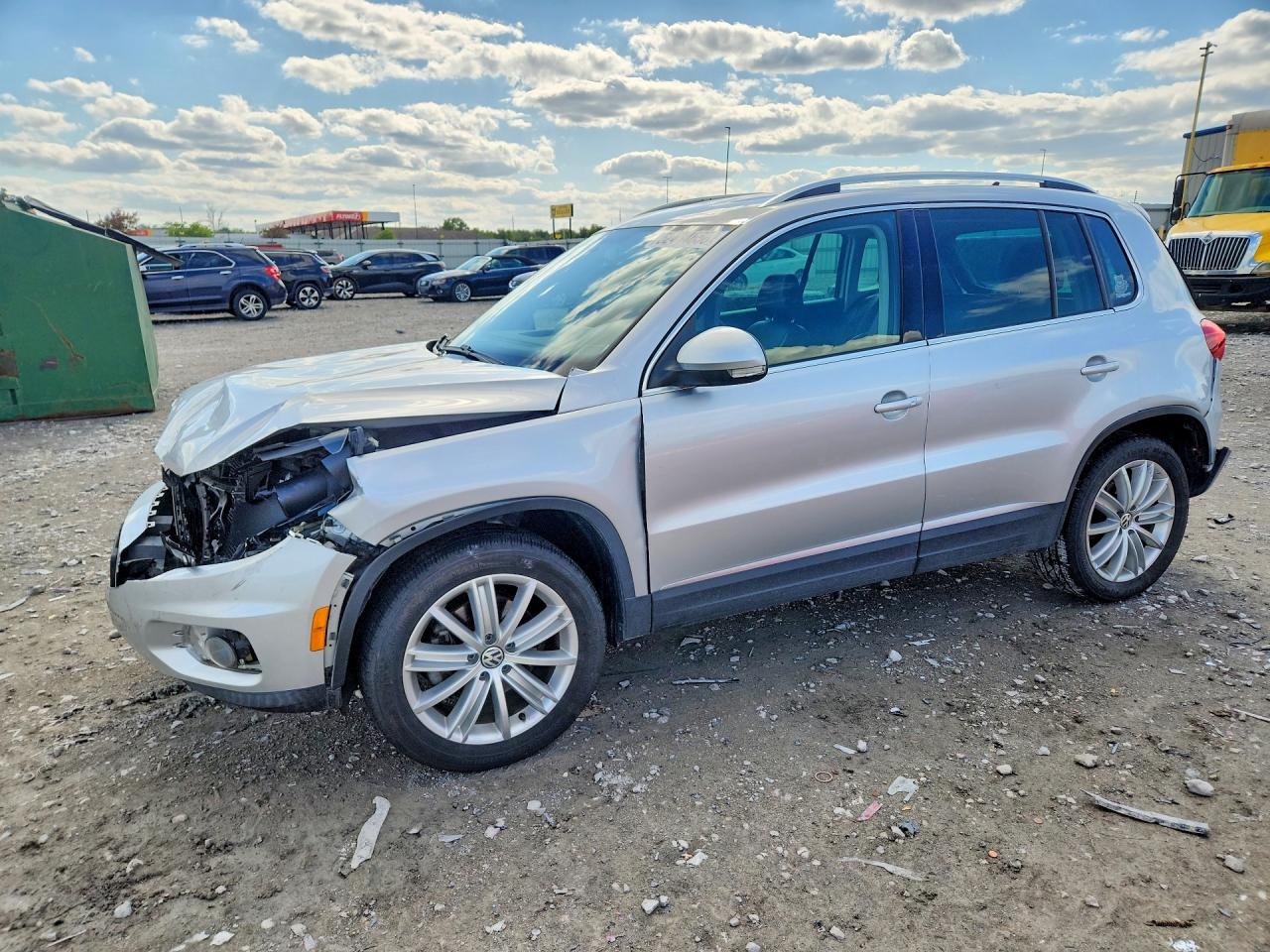 2015 Volkswagen Tiguan VIN WVGAV7AX1FW516704 photo 1