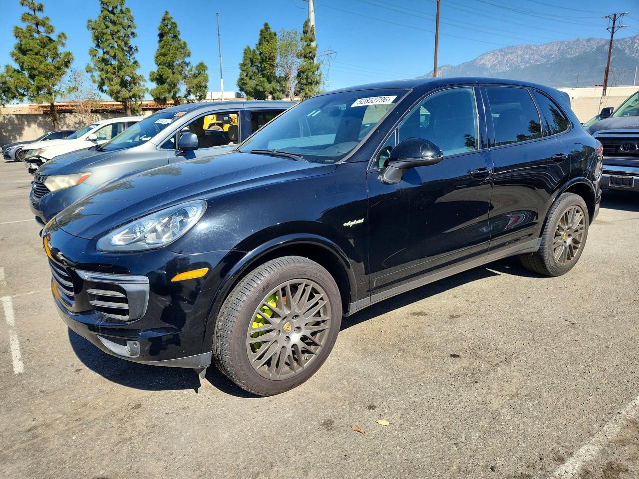 2017 Porsche Cayenne VIN WP1AE2A20HLA75579 photo 1