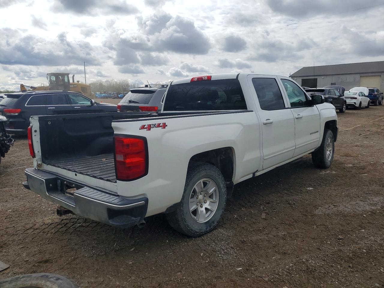 2018 Chevrolet All models VIN 1GCUKREC5JF248083 photo 3