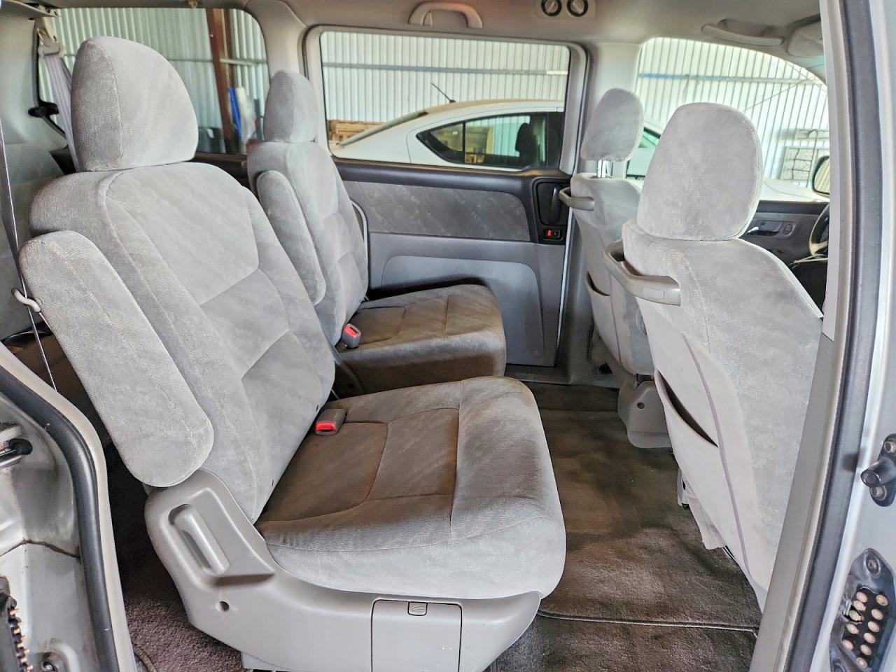 2004 Honda Odyssey VIN 5FNRL18874B112008 photo 11