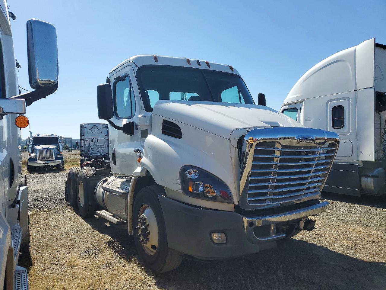 2020 FREIGHTLINER All other VIN 3AKJGBDV7LDMC7953 photo 1