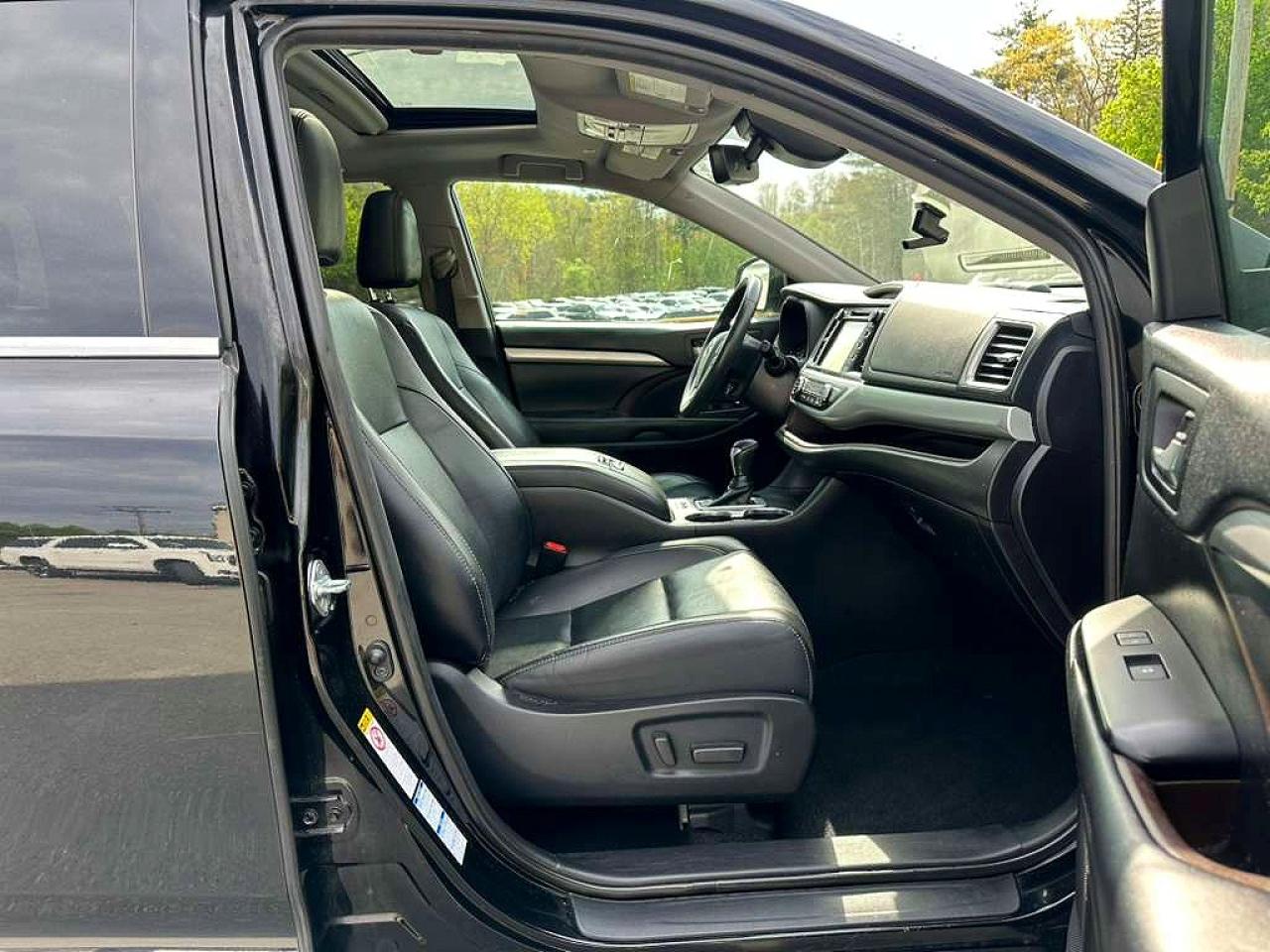 2019 TOYOTA Highlander VIN 5TDJGRFH9KS062515 photo 8